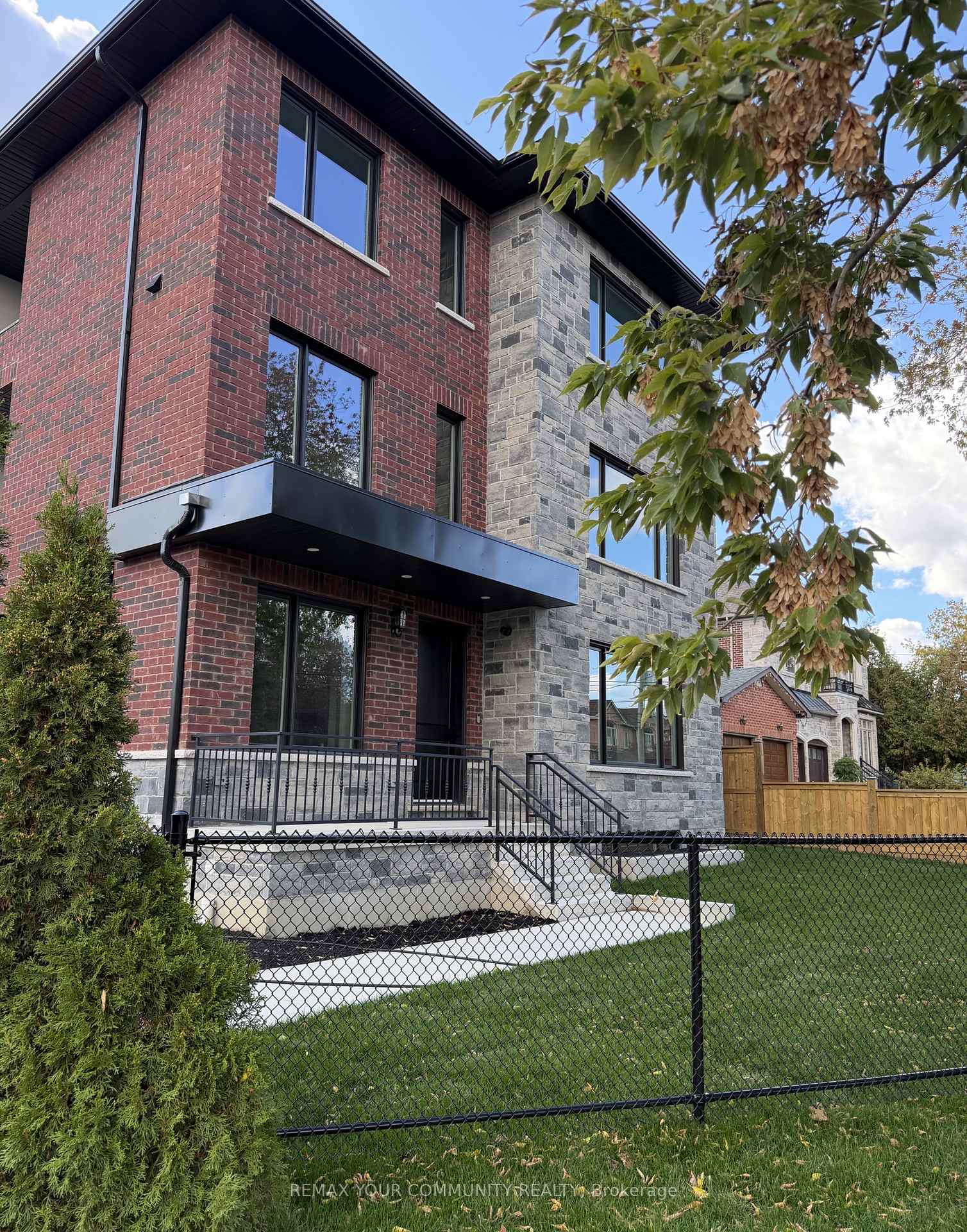 3 - 25 Oxford Street Richmond Hill Ontario Canada Rent residential Rohani Ramdhine Re/Max Your Community Realty, Brokerage