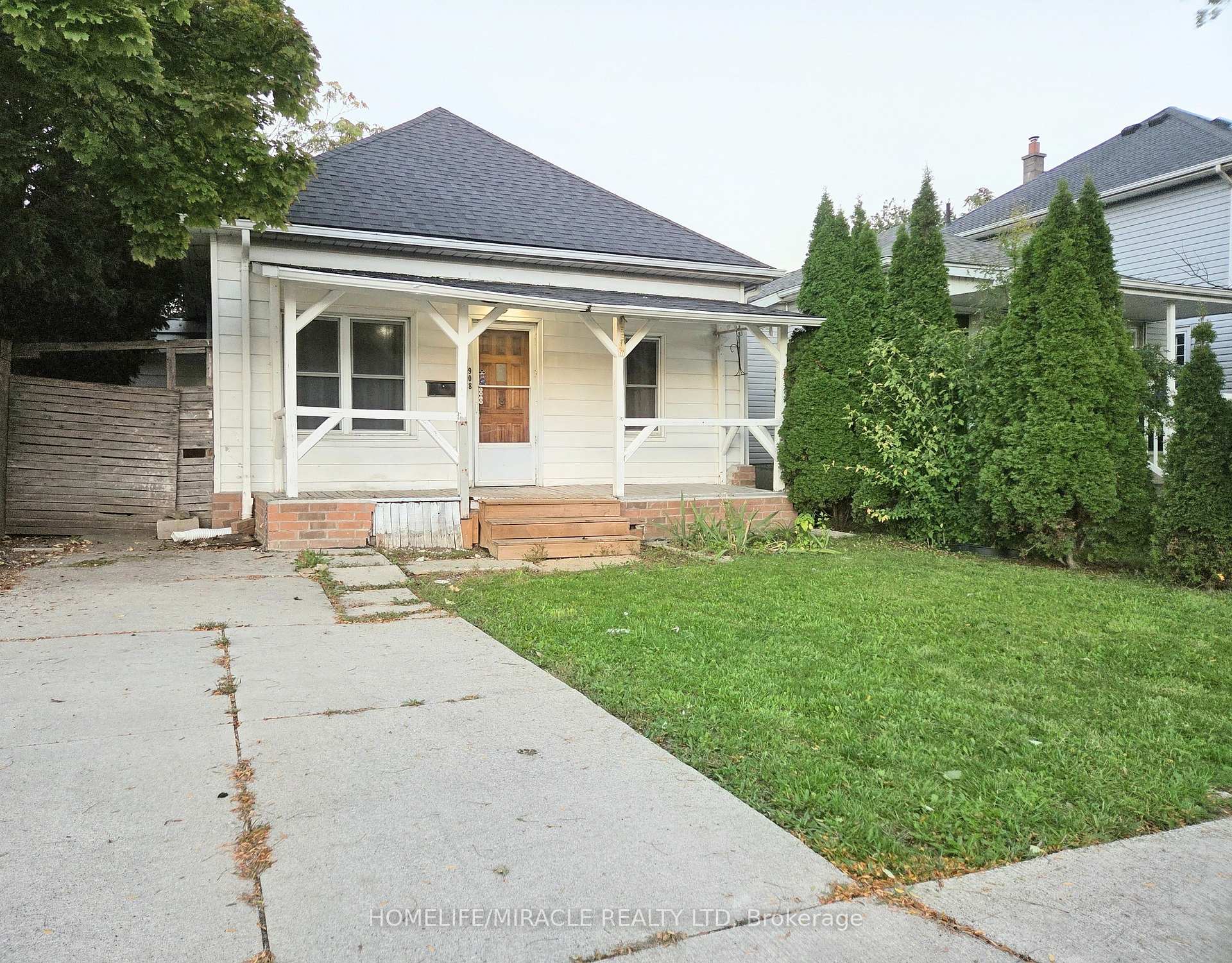 908 Windsor Avenue Windsor Ontario Canada Sale residential Sophie & Shannon Lee HomeLife/Miracle Realty Ltd., Brokerage *