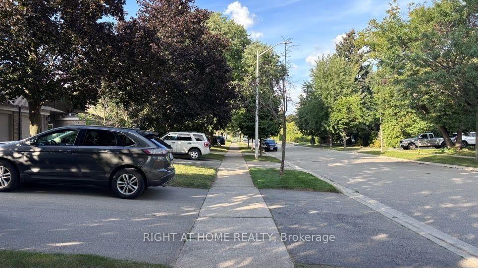584 Forestwood Crescent Burlington Ontario Canada Rent residential Stephanie Easton Right at Home Realty, Brokerage*