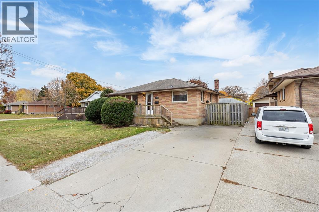 1035 WELLINGTON STREET Sarnia Ontario Canada Sale residential Kevin Thompson RE/MAX PRIME PROPERTIES UNIQUE GROUP, BROKERAGE
