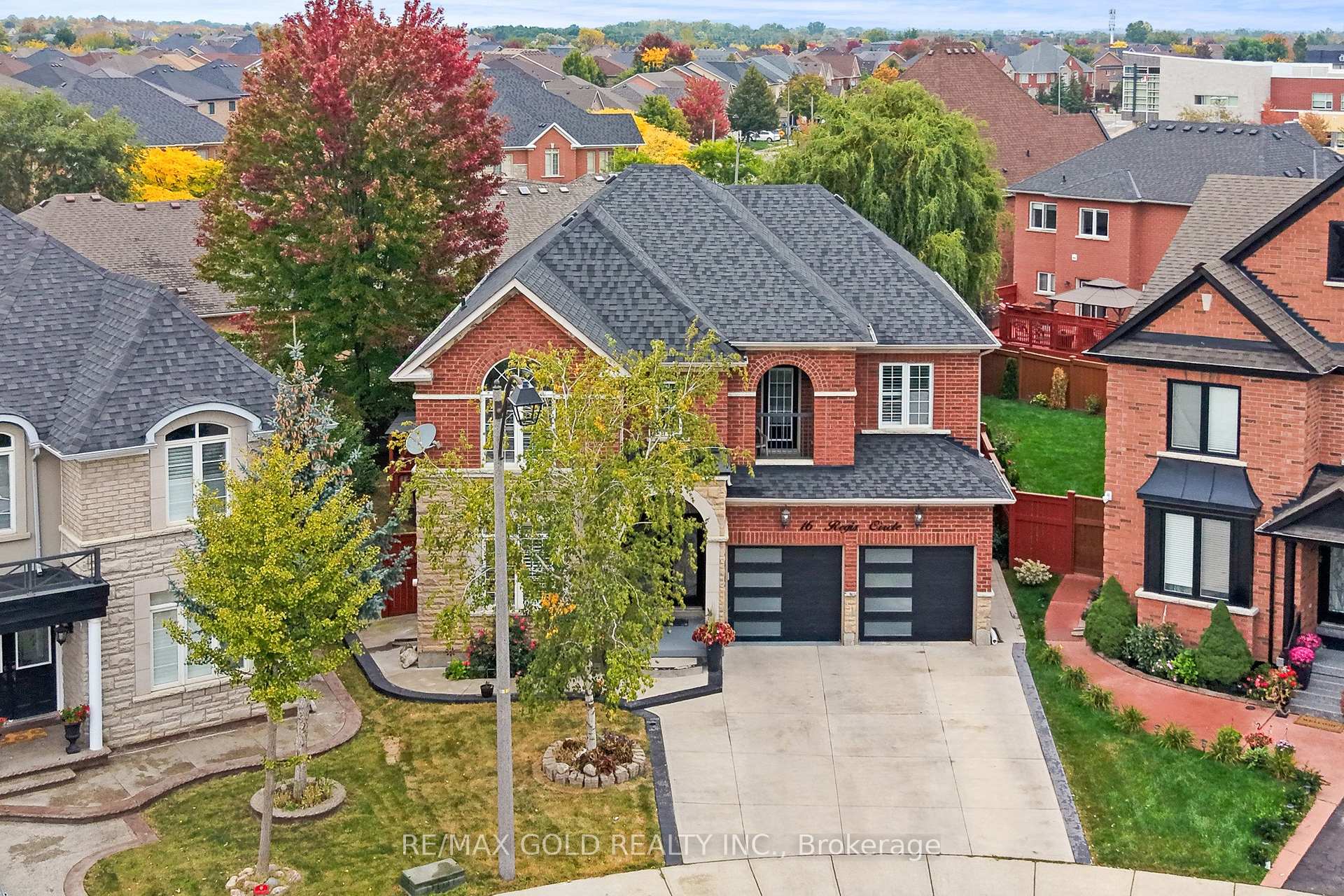 16 Regis Circle Brampton Ontario Canada Sale residential Ray Datta RE/MAX Gold Realty Inc., Brokerage