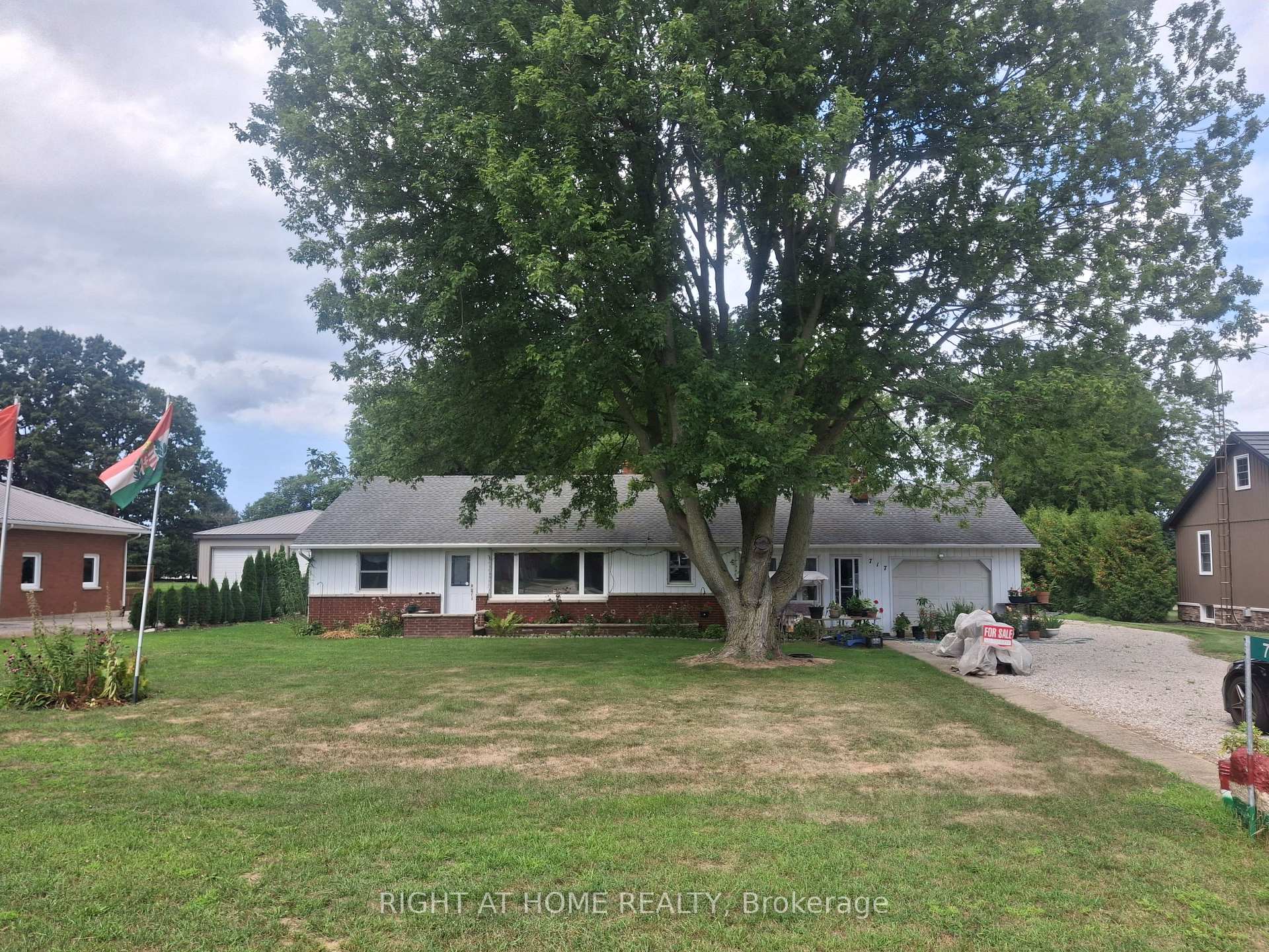 717 Mersea Rd 6 Road E Leamington Ontario Canada Sale residential Ruth-Ann Shallow Right at Home Realty, Brokerage*