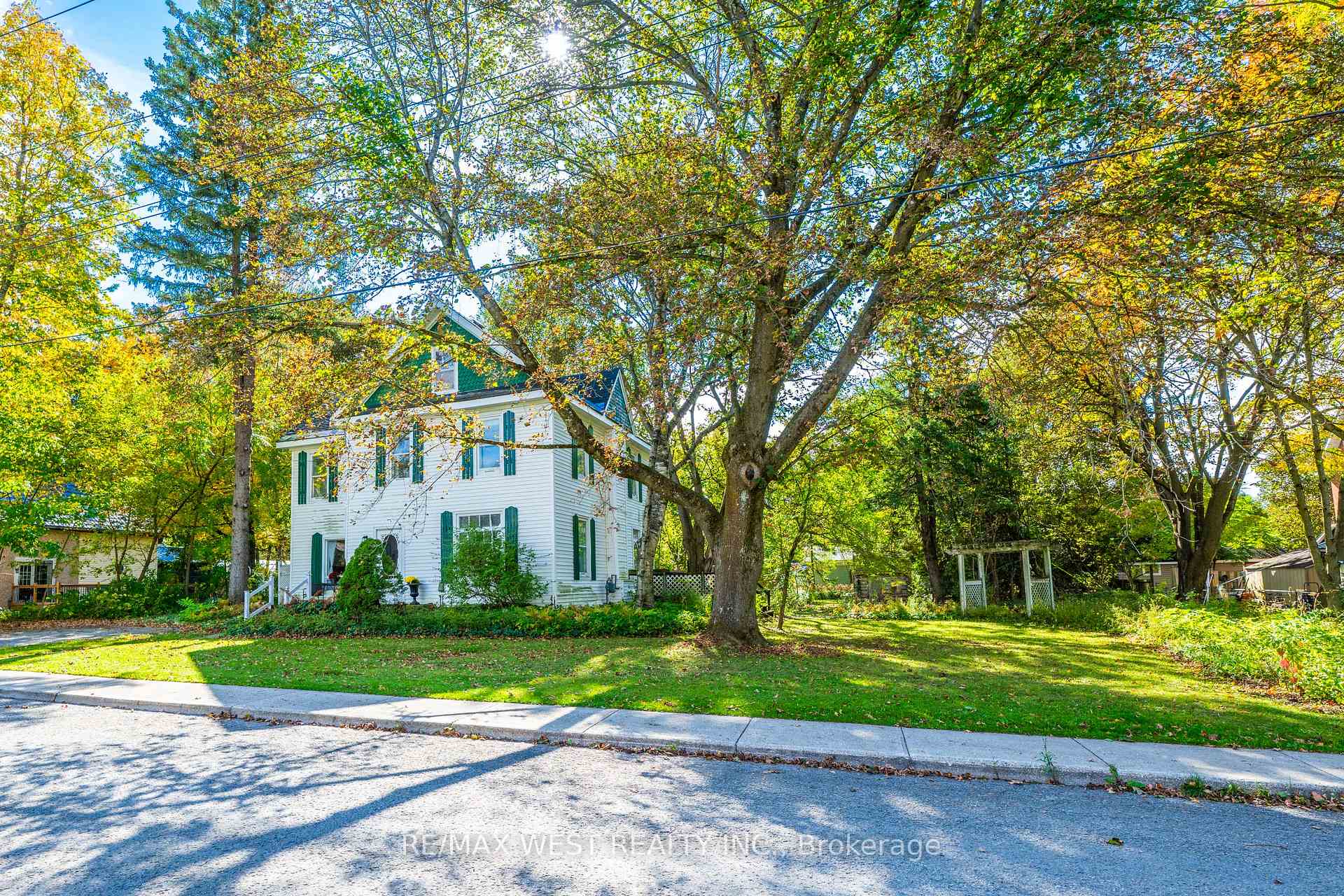 26 Centre Street Grey Highlands Ontario Canada Sale residential Tony Pilotti RE/MAX West Realty Inc., Brokerage *