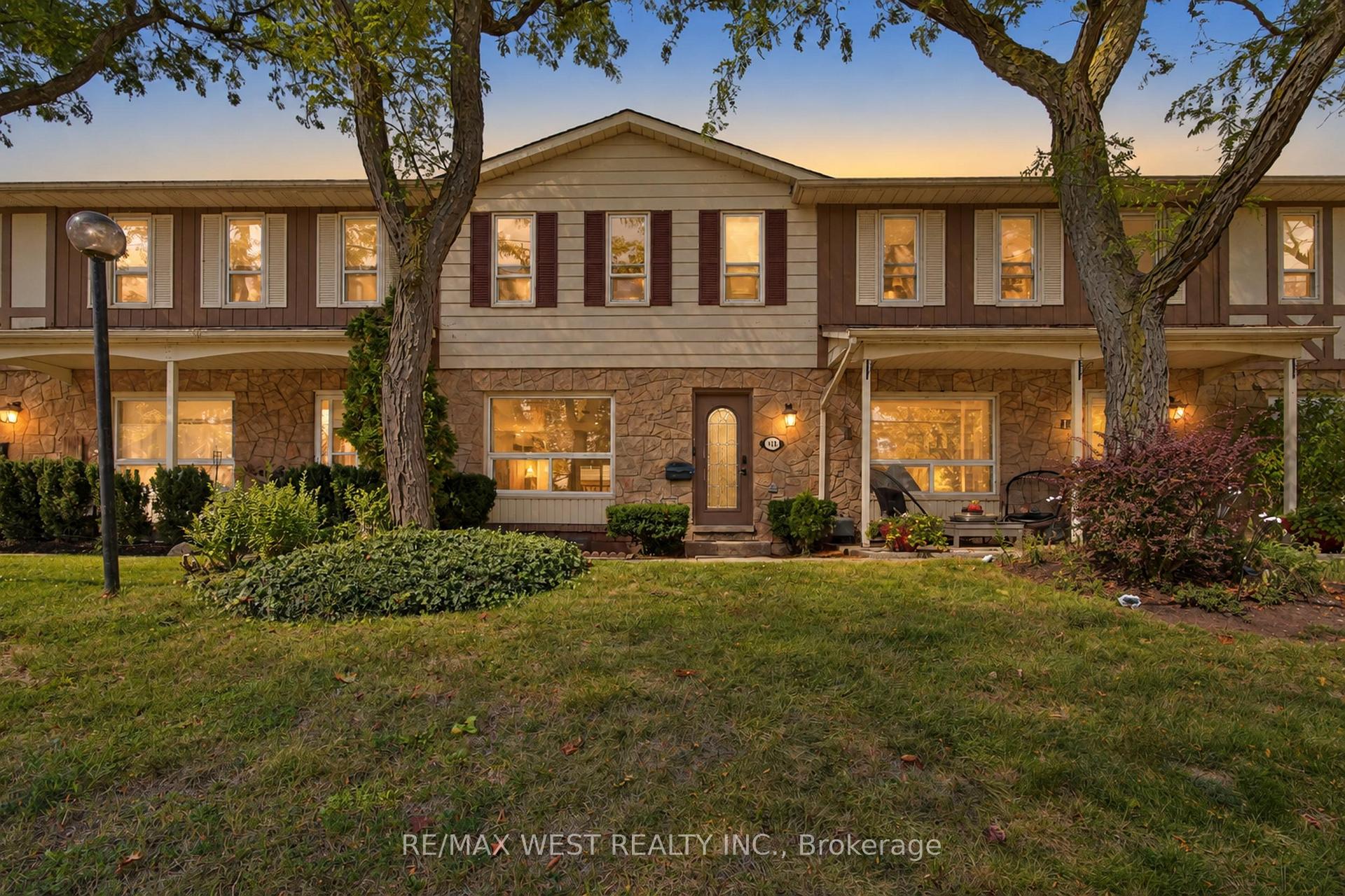 113 - 5475 Lakeshore Road Burlington Ontario Canada Rent residential Albert Correia RE/MAX West Realty Inc., Brokerage
