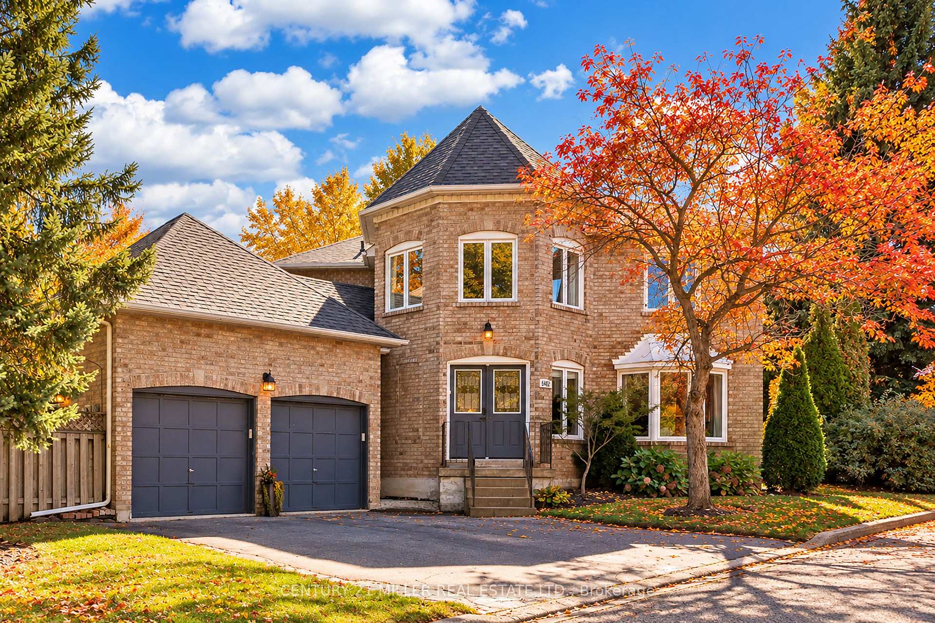 6482 Tenth Line W Mississauga Ontario Canada Sale residential Angie Cebic Queensway Real Estate Brokerage Inc.