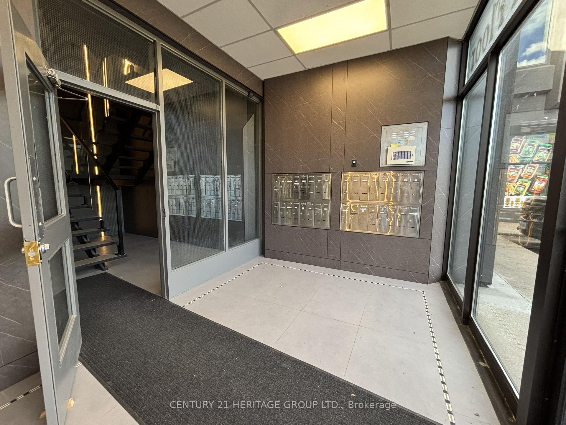 207 - 4544 Dufferin Street Toronto Ontario Canada Lease commercial Toronto Best Houses Century 21 Heritage Group Ltd. Brokerage*