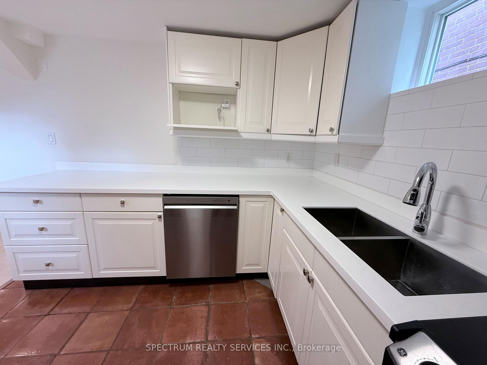 Lower - 172 Queenslea Avenue Toronto Ontario Canada Rent residential Lazlo Vavrovics Spectrum Realty Services Inc., Brokerage *