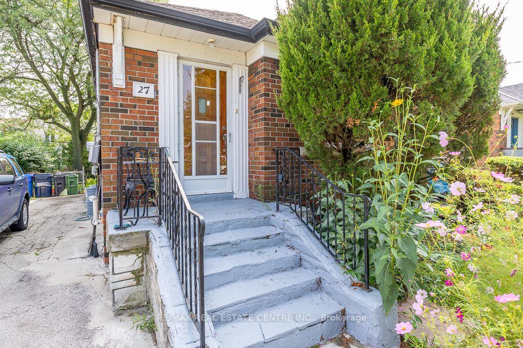 27 Innismore Crescent Toronto Ontario Canada Sale residential Sachit Shetty RE/MAX Real Estate Centre Inc., Brokerage*