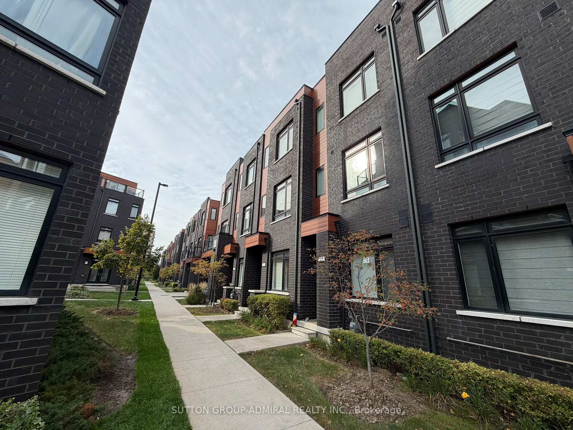 22 - 370 Red Maple Road Richmond Hill Ontario Canada Rent residential Oleg Belgorodskii Sutton Group-Admiral Realty Inc., Brokerage *
