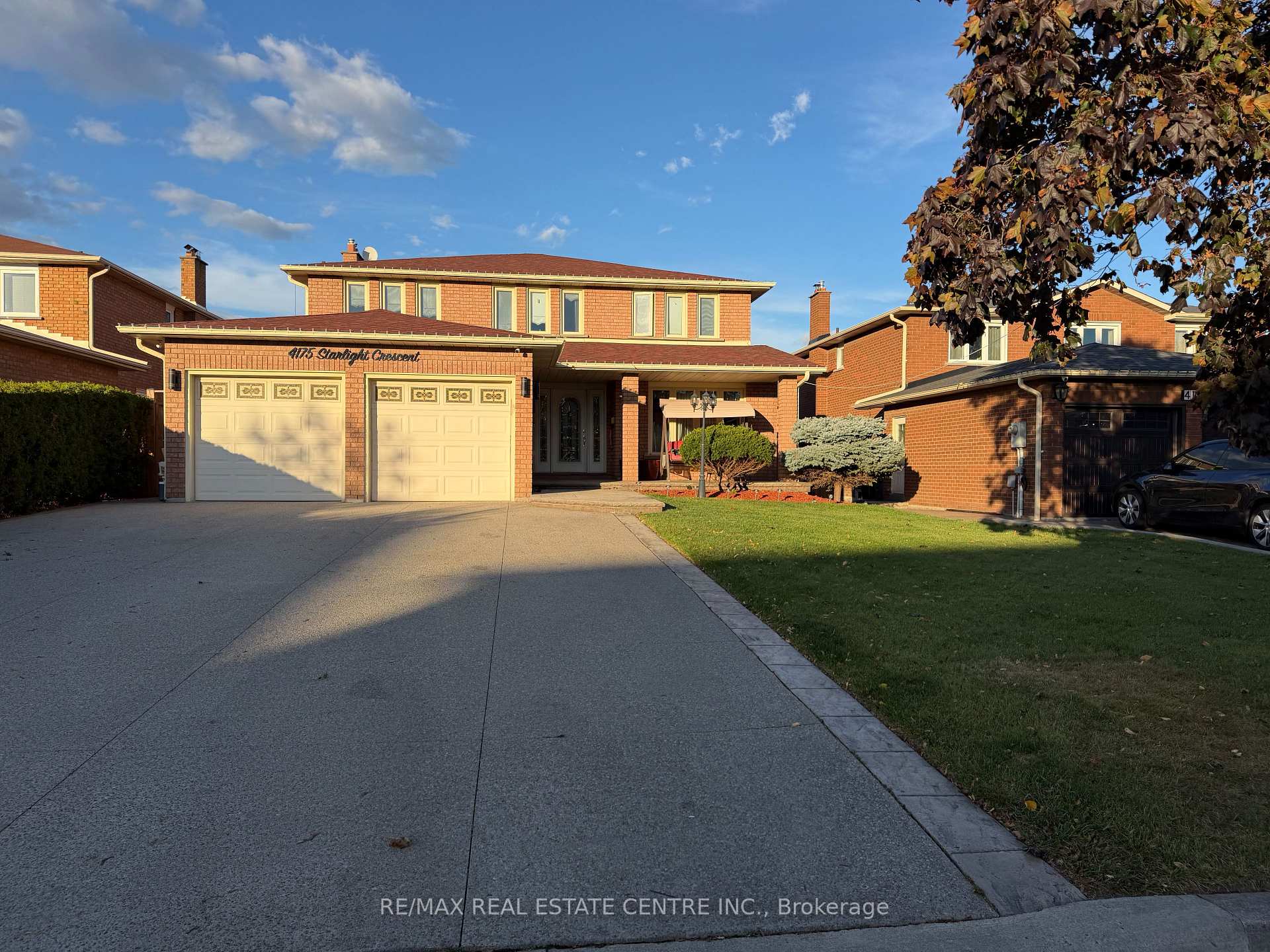 4175 Starlight Crescent Mississauga Ontario Canada Rent residential Angie Cebic Queensway Real Estate Brokerage Inc.