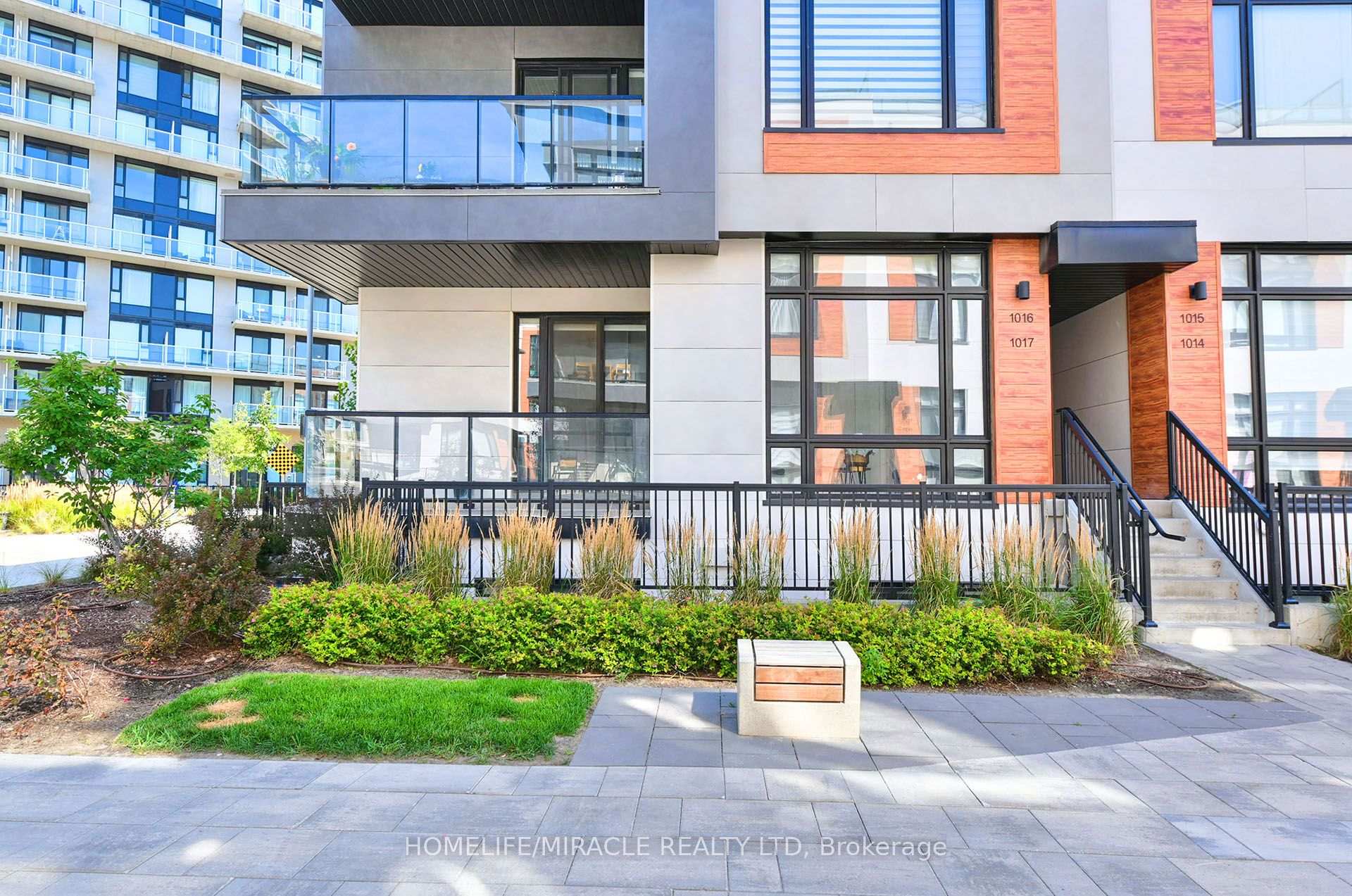 1017 - 14 David Eyer Road Richmond Hill Ontario Canada Sale residential Veena Singh HomeLife/Miracle Realty Ltd., Brokerage *