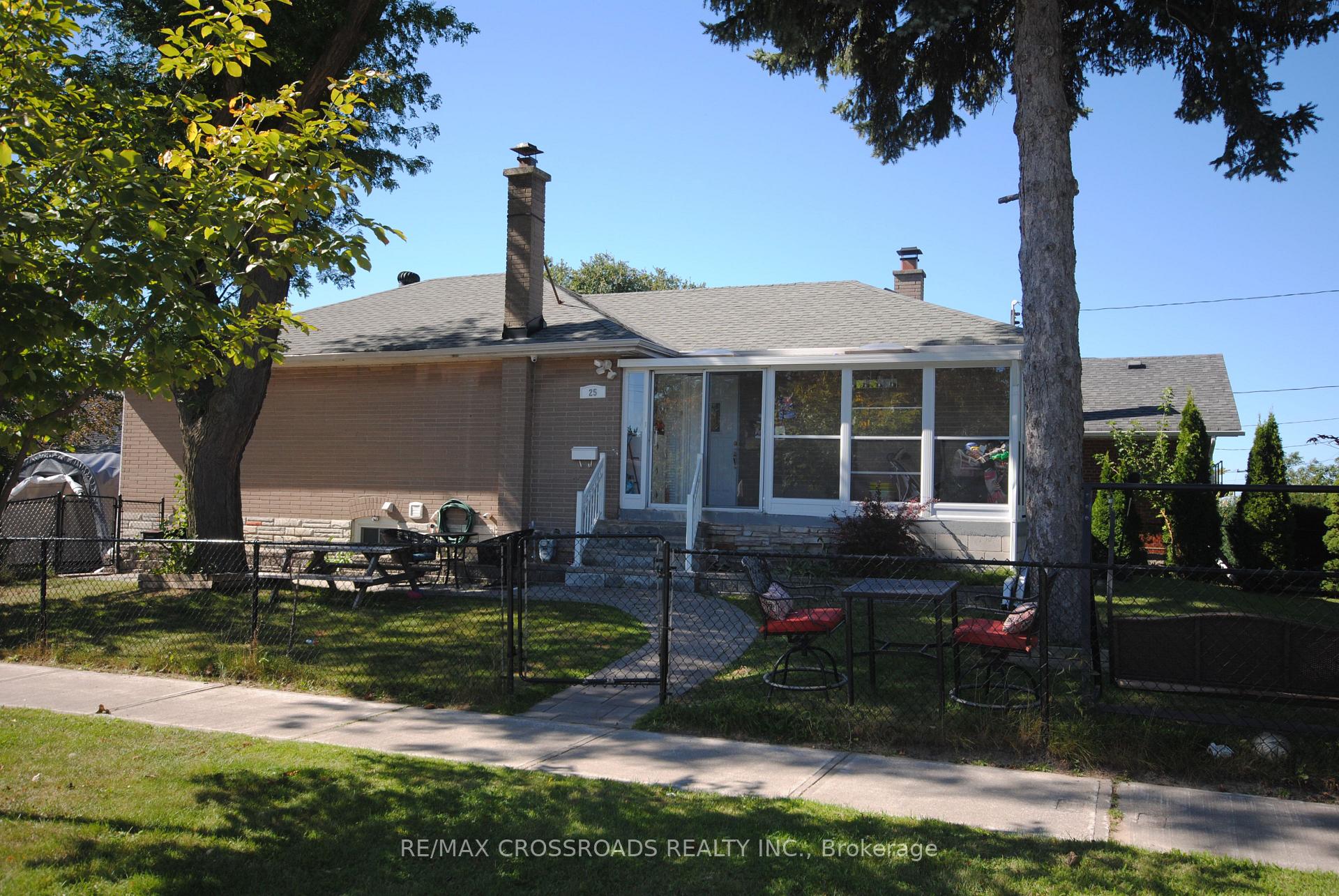 25 Arbutus Crescent Toronto Ontario Canada Sale residential Mason Royaie RE/MAX CROSSROADS REALTY INC. Brokerage