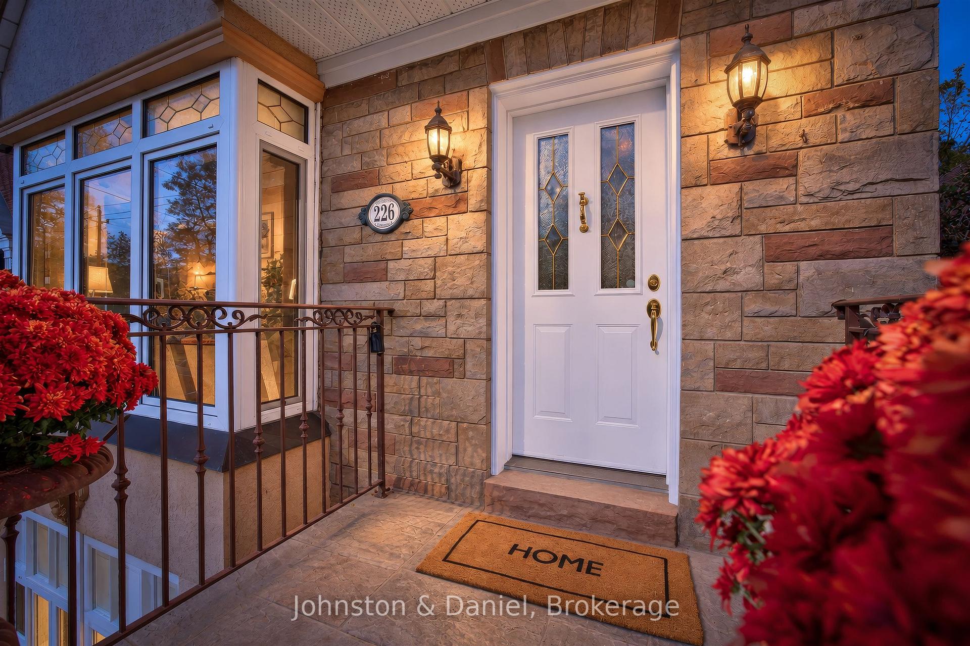 226 Chaplin Crescent Toronto Ontario Canada Sale residential   MOVETA REALTY INC., Brokerage*