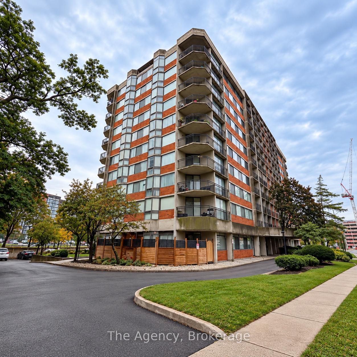 812 - 2200 Sherobee Road Mississauga Ontario Canada Rent residential Parveen Vij CENTURY 21 RED STAR REALTY Inc. Brokerage*