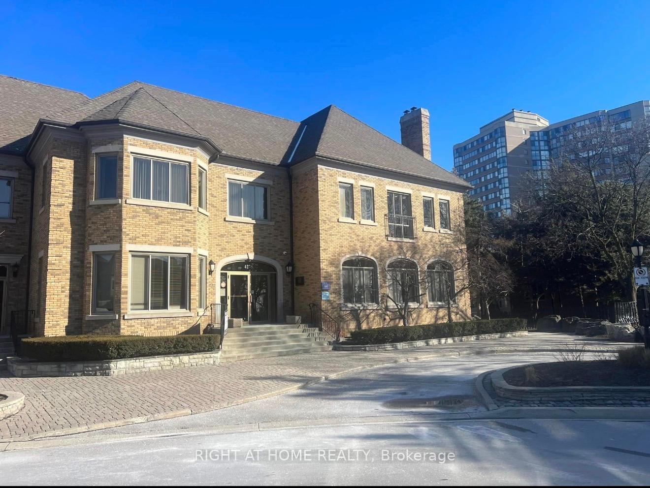 100 - 4275 village centre Court Mississauga Ontario Canada Lease commercial Linda Huang Right at Home Realty, Brokerage*