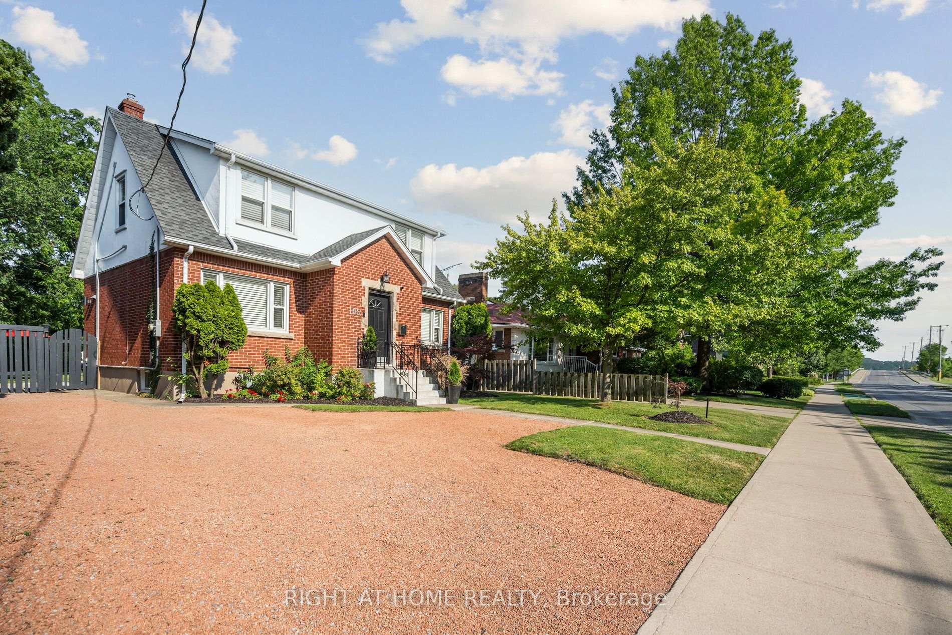 Lower - 105 Glenridge Avenue St. Catharines Ontario Canada Rent residential Ruth-Ann Shallow Right at Home Realty, Brokerage*