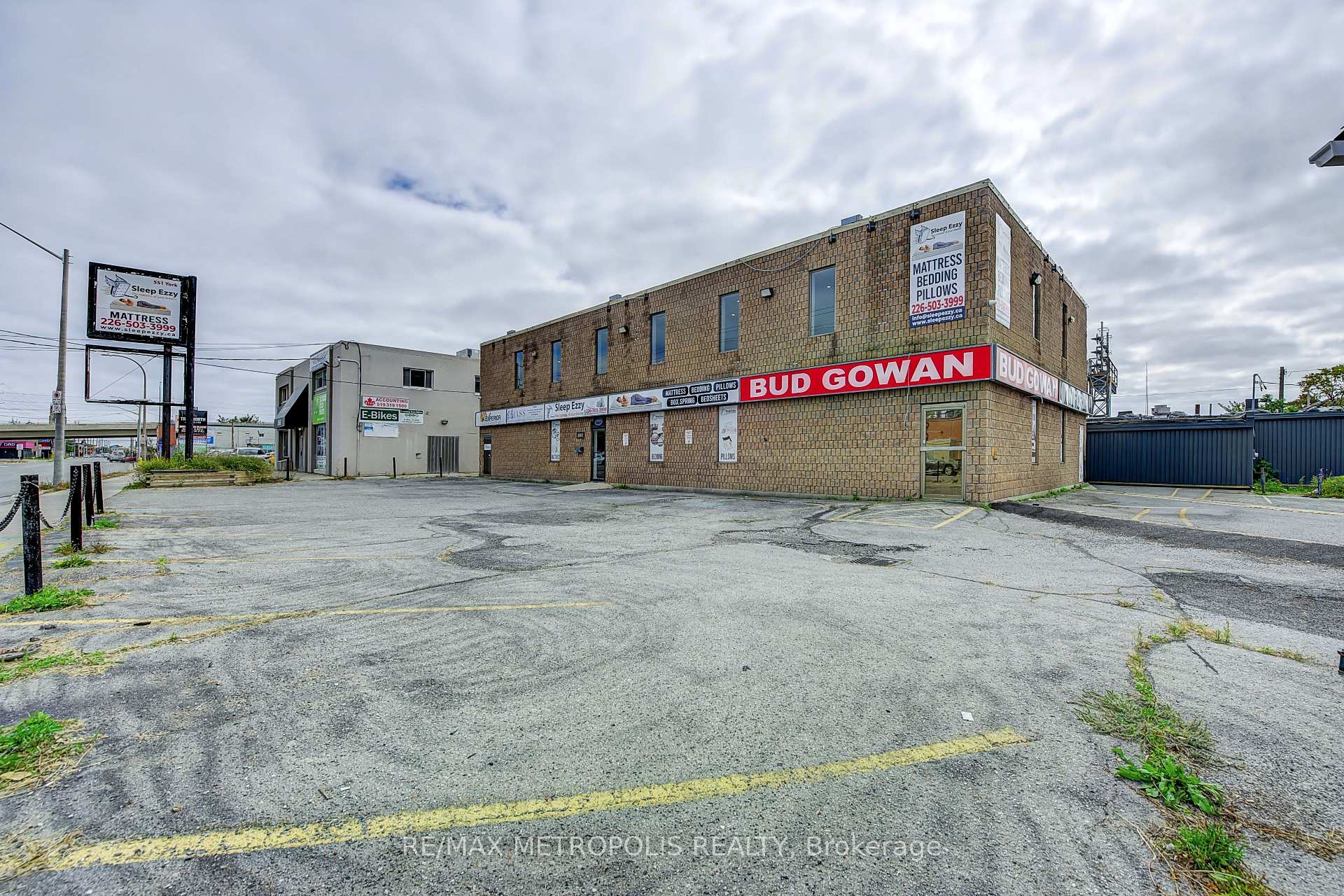 551 York Street London East Ontario Canada Sale commercial   RE/MAX Metropolis Realty Brokerage*