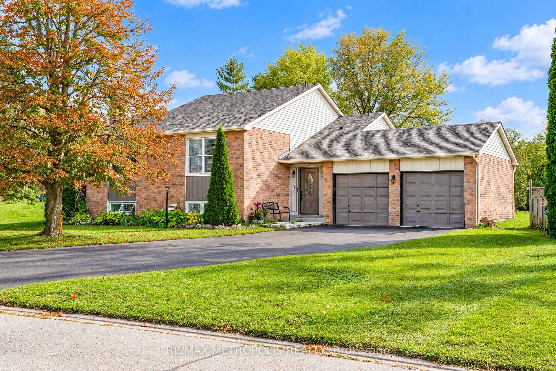 1 Herriot Street Palgrave Ontario Canada Sale residential   RE/MAX Metropolis Realty Brokerage*