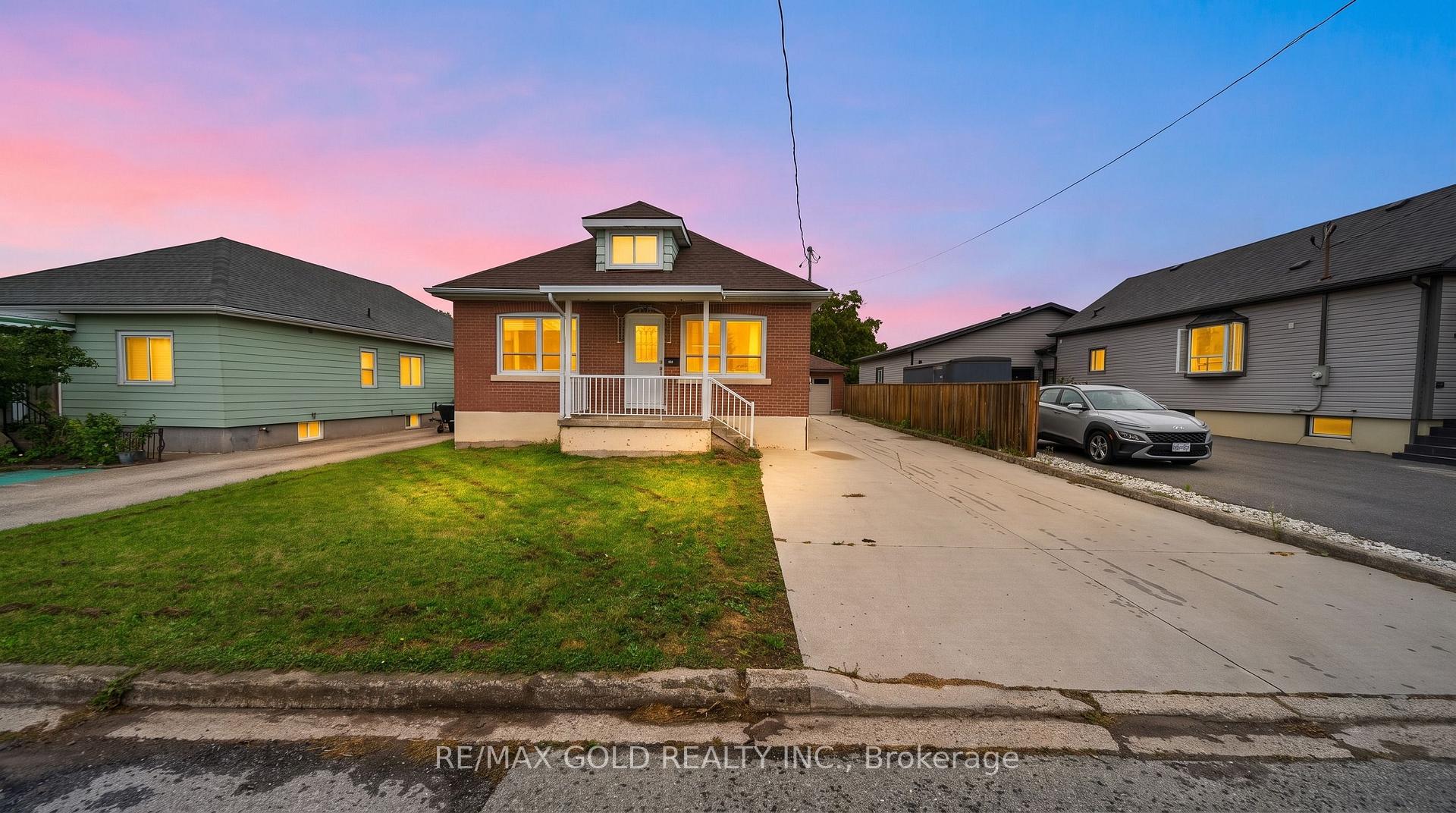 16 Garden Street Thorold Ontario Canada Sale residential Asher Ullah RE/MAX Gold Realty Inc., Brokerage *