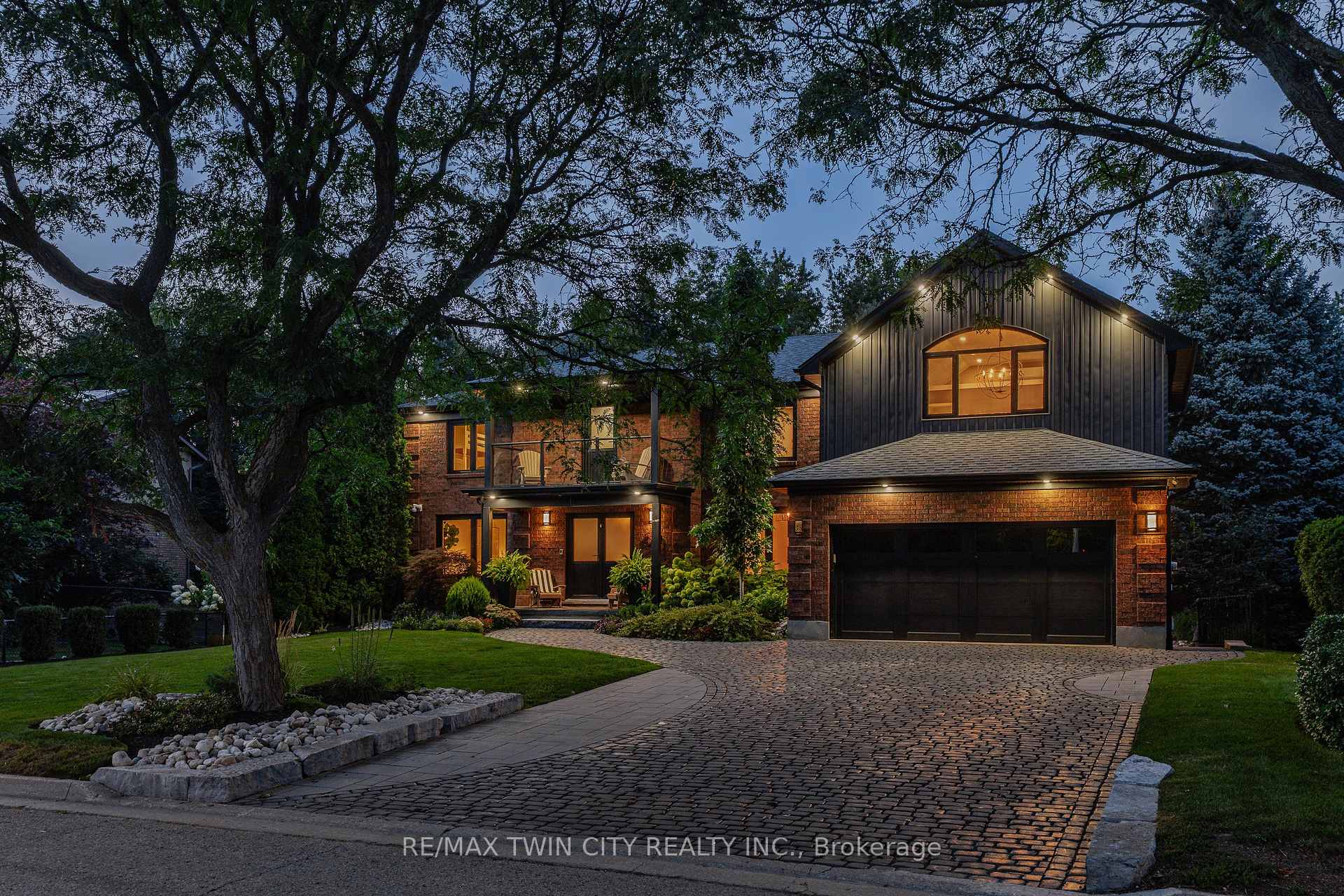 50 Roehampton Court Kitchener Ontario Canada Sale residential Jon Hiller RE/MAX Twin City Realty Inc., Brokerage*