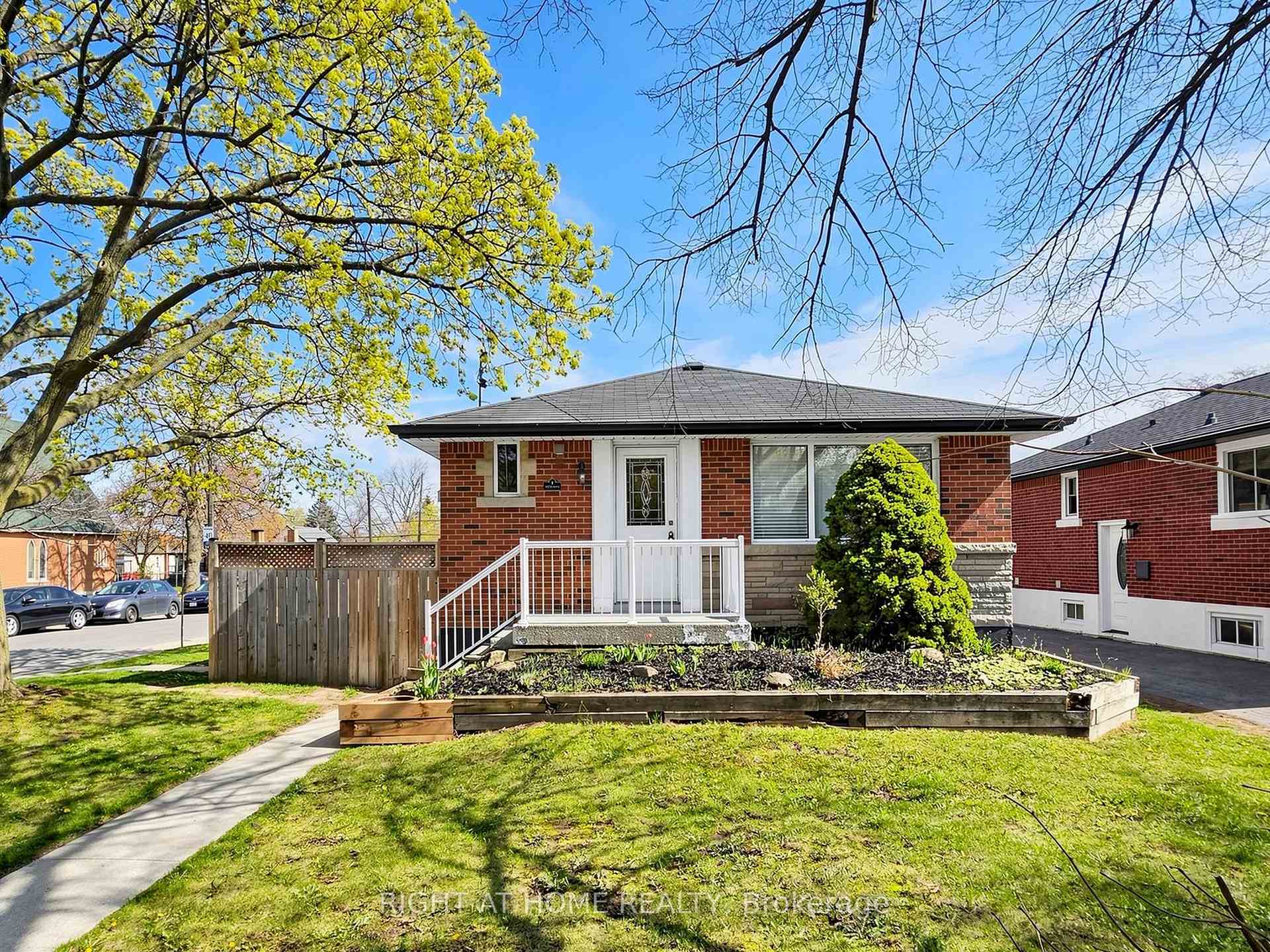 1 Welbourn Drive Hamilton Ontario Canada Sale residential Guido Bernal Right at Home Realty, Brokerage*