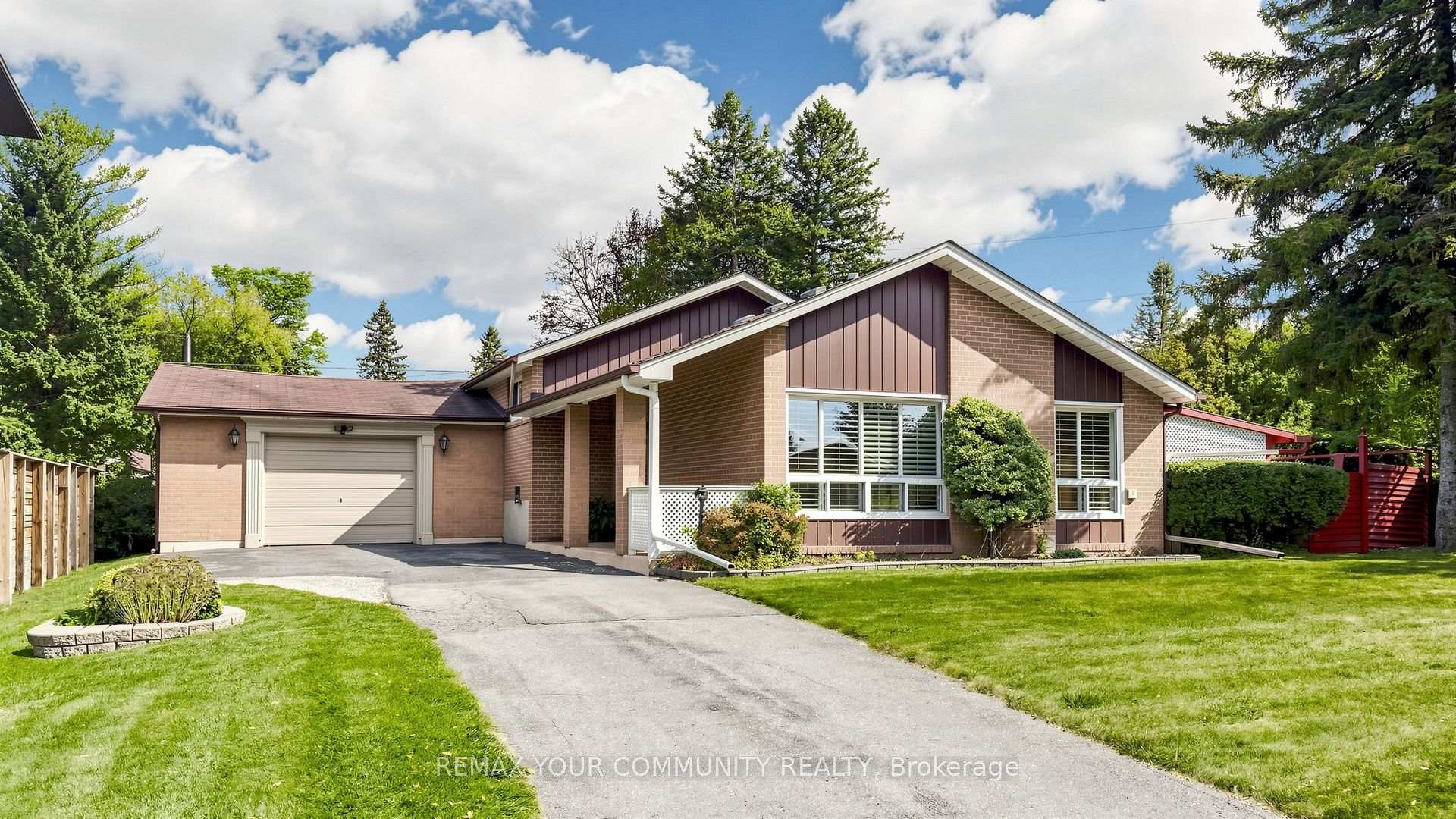 43 Seaton Drive Aurora Ontario Canada Sale residential BOSCO D'COUTO REMAX YOUR COMMUNITY REALTY, BROKERAGE*