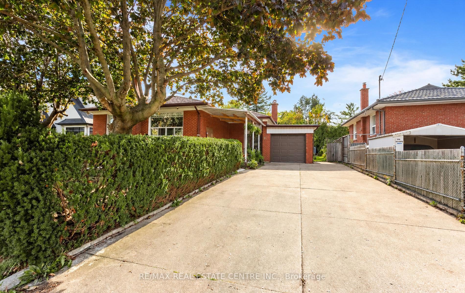 302 Southview Road Oakville Ontario Canada Sale residential Sachit Shetty RE/MAX Real Estate Centre Inc., Brokerage*