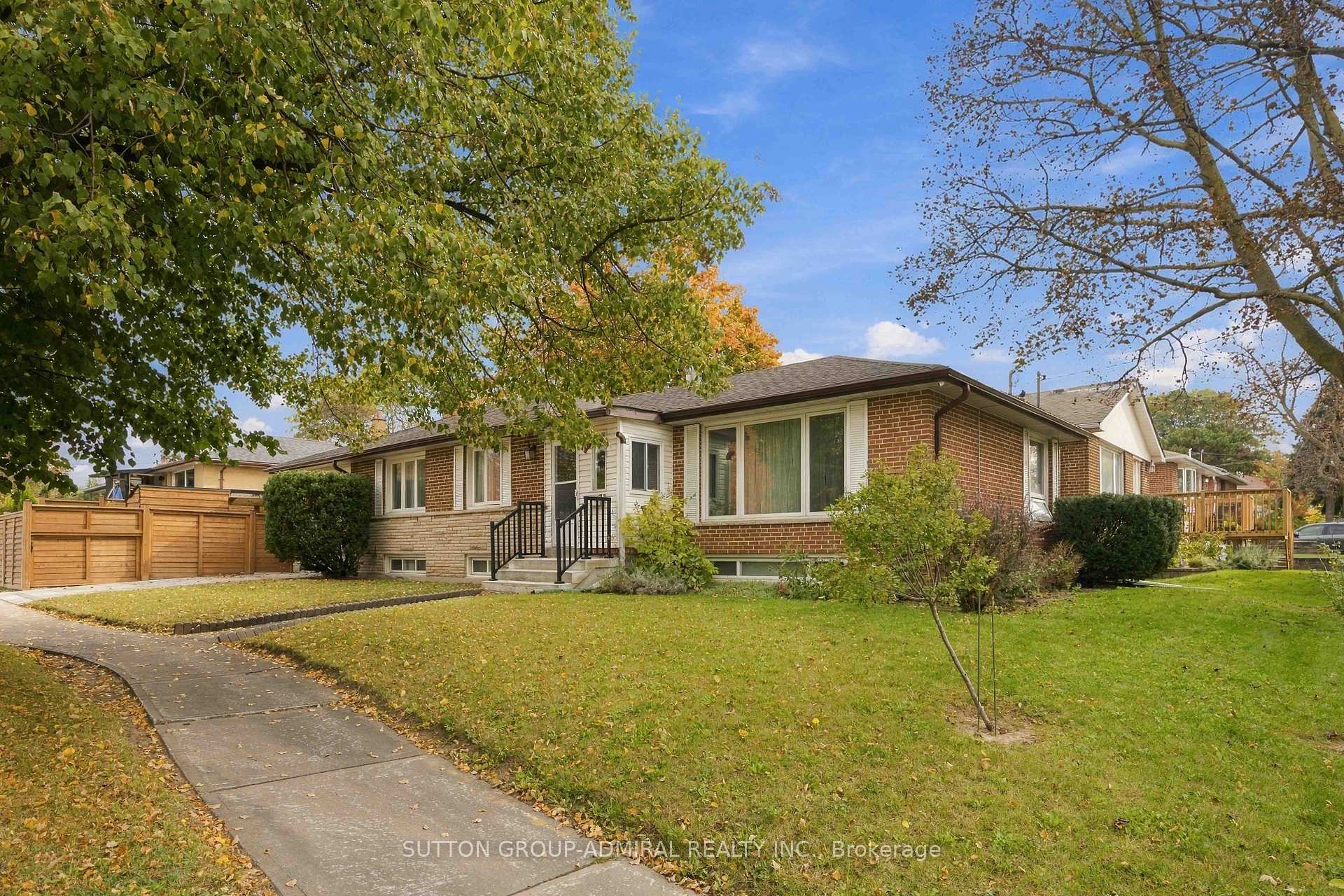 11 Summerglade Drive Toronto Ontario Canada Sale residential   Sutton Group-Admiral Realty Inc., Brokerage *