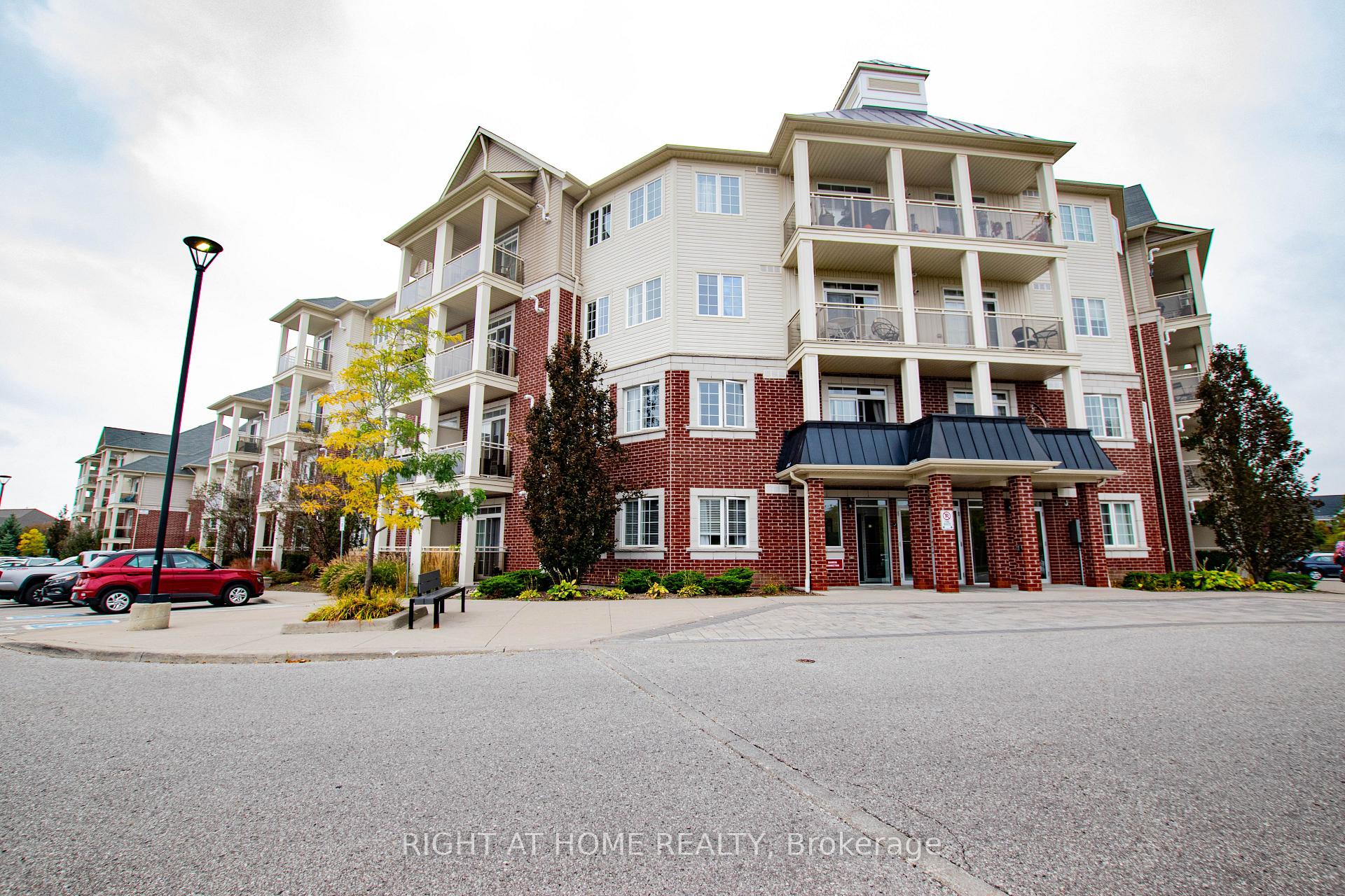 425 - 80 Aspen Springs Drive Clarington Ontario Canada Sale residential Alfred Russell Rosos Right at Home Realty, Brokerage*