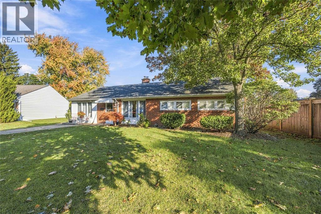 914 Retlaw DRIVE Sarnia Ontario Canada Sale residential Kevin Thompson RE/MAX PRIME PROPERTIES UNIQUE GROUP, BROKERAGE