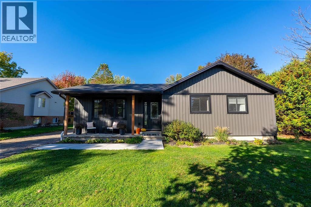 4072 COLLINGWOOD STREET Plympton-Wyoming Ontario Canada Sale residential Kevin Thompson RE/MAX PRIME PROPERTIES UNIQUE GROUP, BROKERAGE