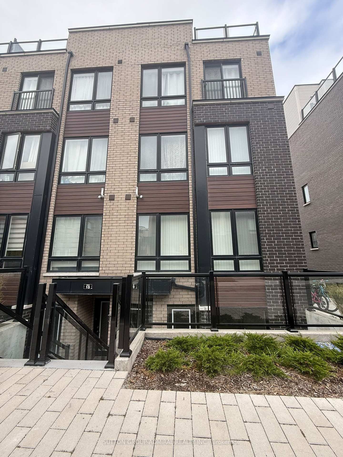 19 - 235 McLevin Avenue Toronto Ontario Canada Rent residential   Sutton Group-Admiral Realty Inc., Brokerage *