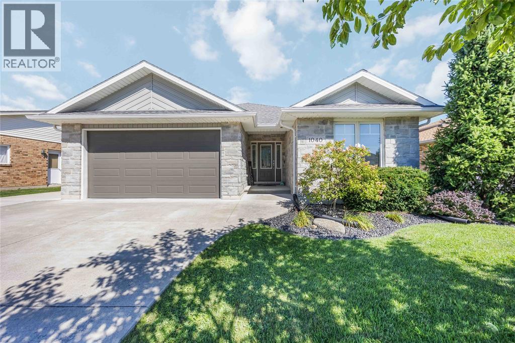 1040 FINCH DRIVE Sarnia Ontario Canada Sale residential Kevin Thompson RE/MAX PRIME PROPERTIES UNIQUE GROUP, BROKERAGE