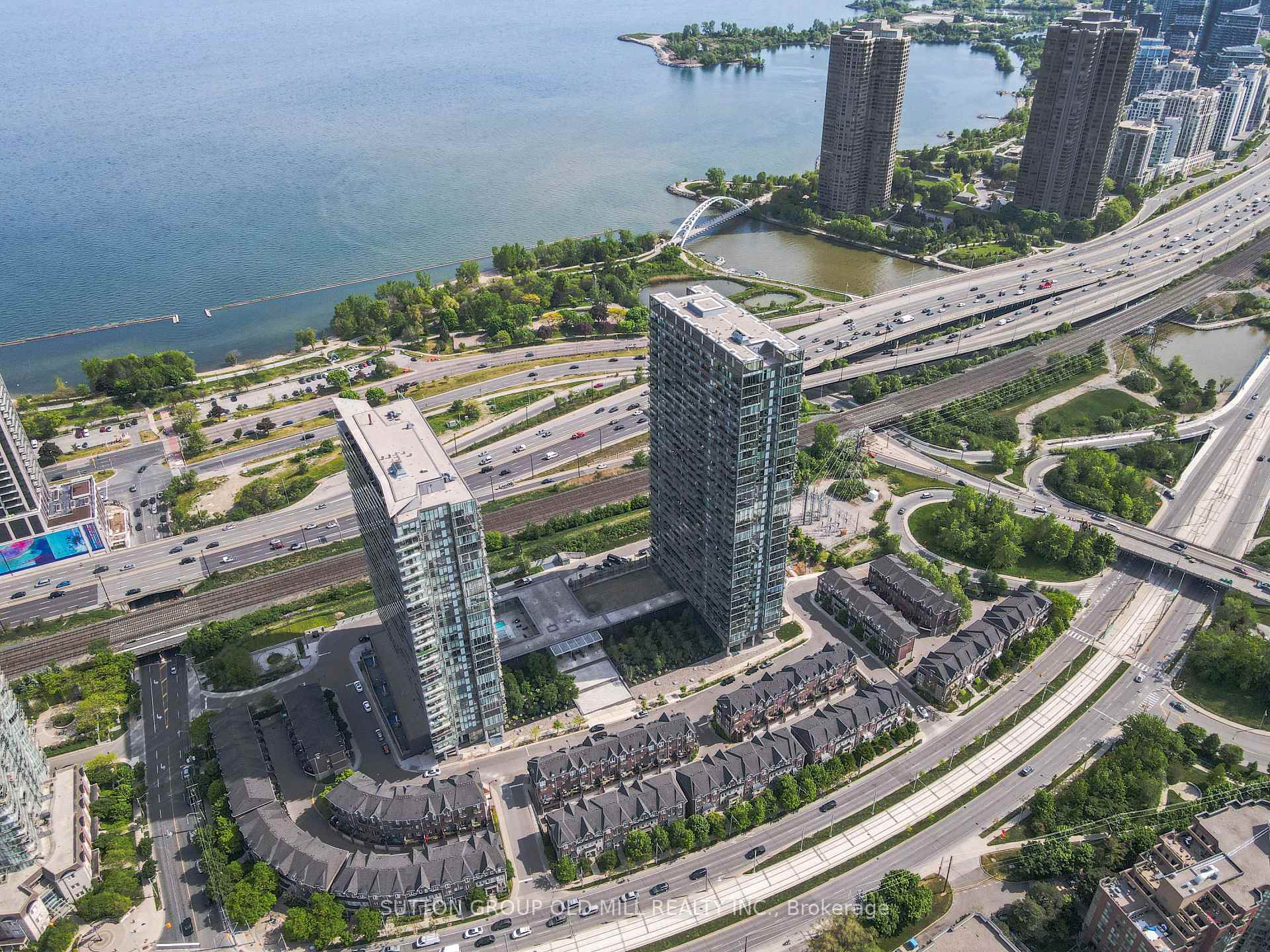 812 - 105 The Queensway Toronto Ontario Canada Sale residential Mason Royaie RE/MAX CROSSROADS REALTY INC. Brokerage