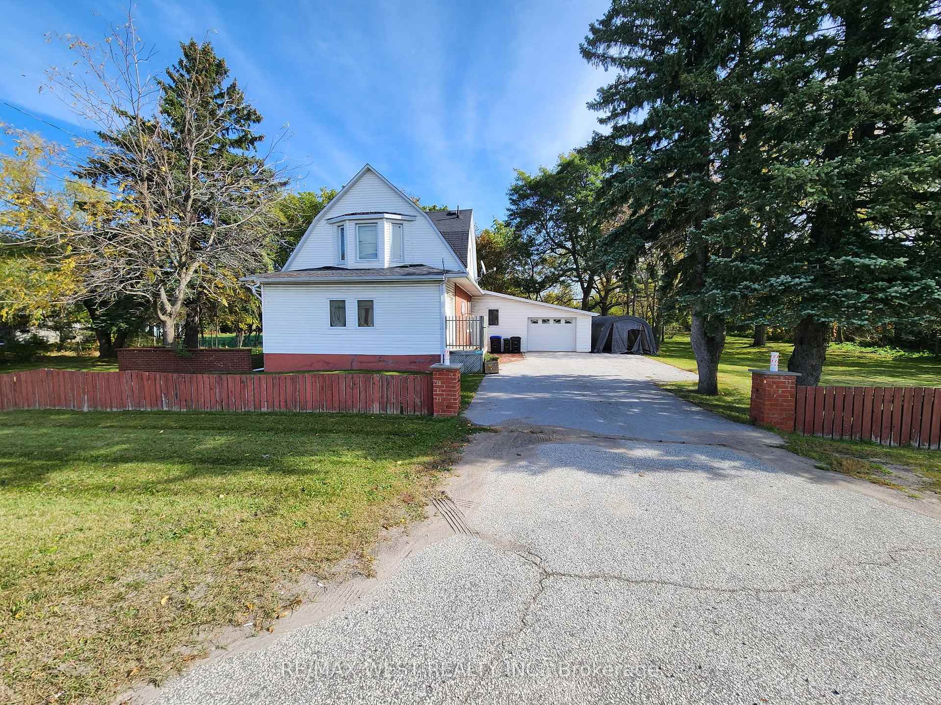 5427 Yonge Street Innisfil Ontario Canada Rent residential Fatima Ataei-Nokabadi RE/MAX West Realty Inc., Brokerage *