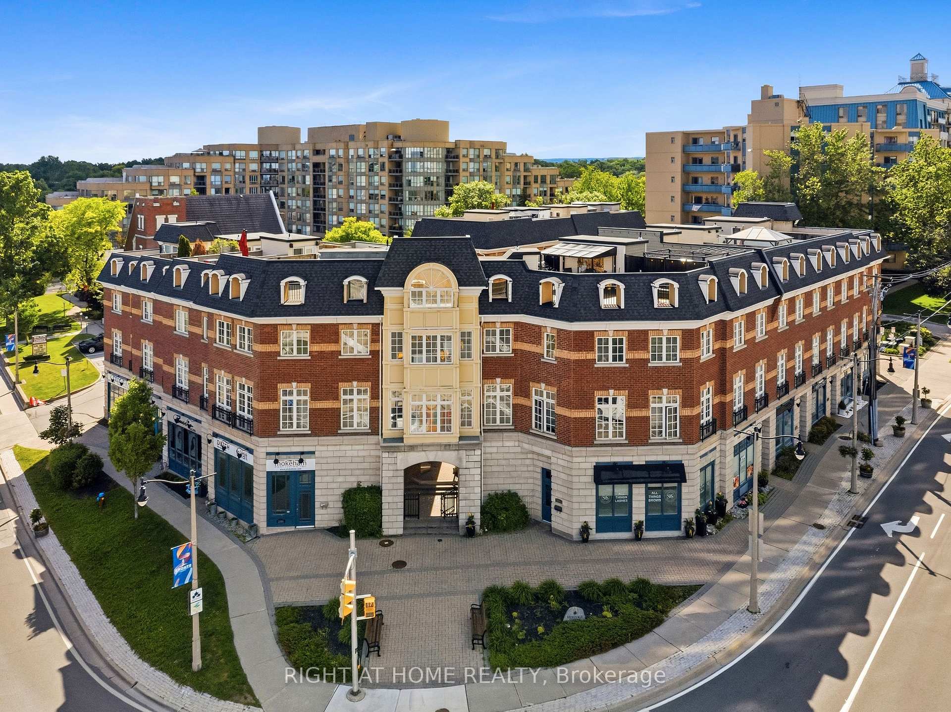 10 - 120 BRONTE Road Oakville Ontario Canada Sale commercial Ahmed Amin Hamed Aly Right at Home Realty, Brokerage*