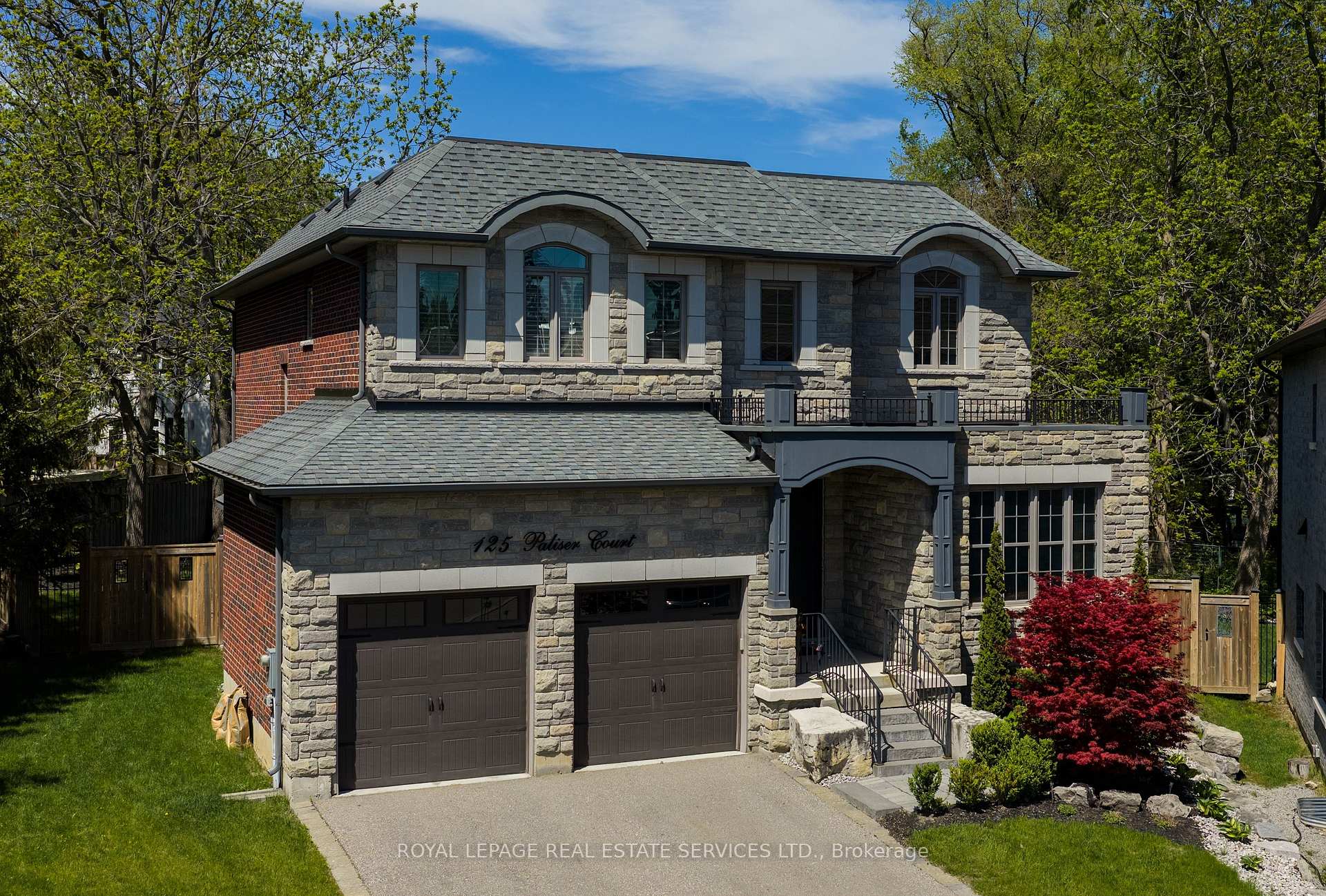 125 Paliser Court Oakville Ontario Canada Sale residential NICK & ZINA GEWARGES Right at Home Realty, Brokerage*