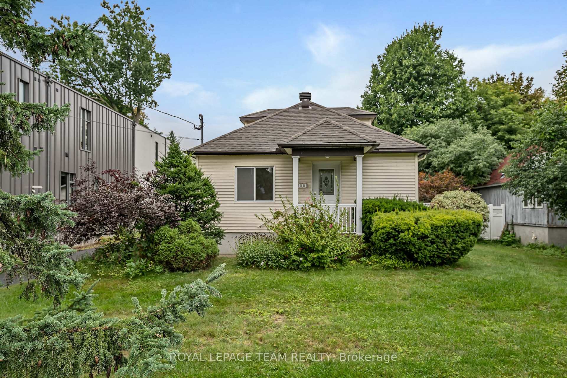 658 Tweedsmuir Avenue Ottawa Ontario Canada Sale residential TETYANA NAKONECHNA HomeLife/Bayview Realty Inc., Brokerage*
