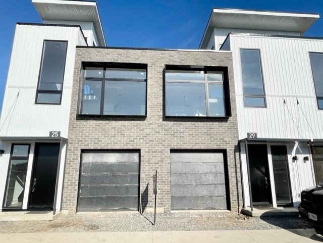 29 Summersides Mews Pelham Ontario Canada Rent residential Chabi Ori Century 21 People's Choice Realty Inc., Brokerage *