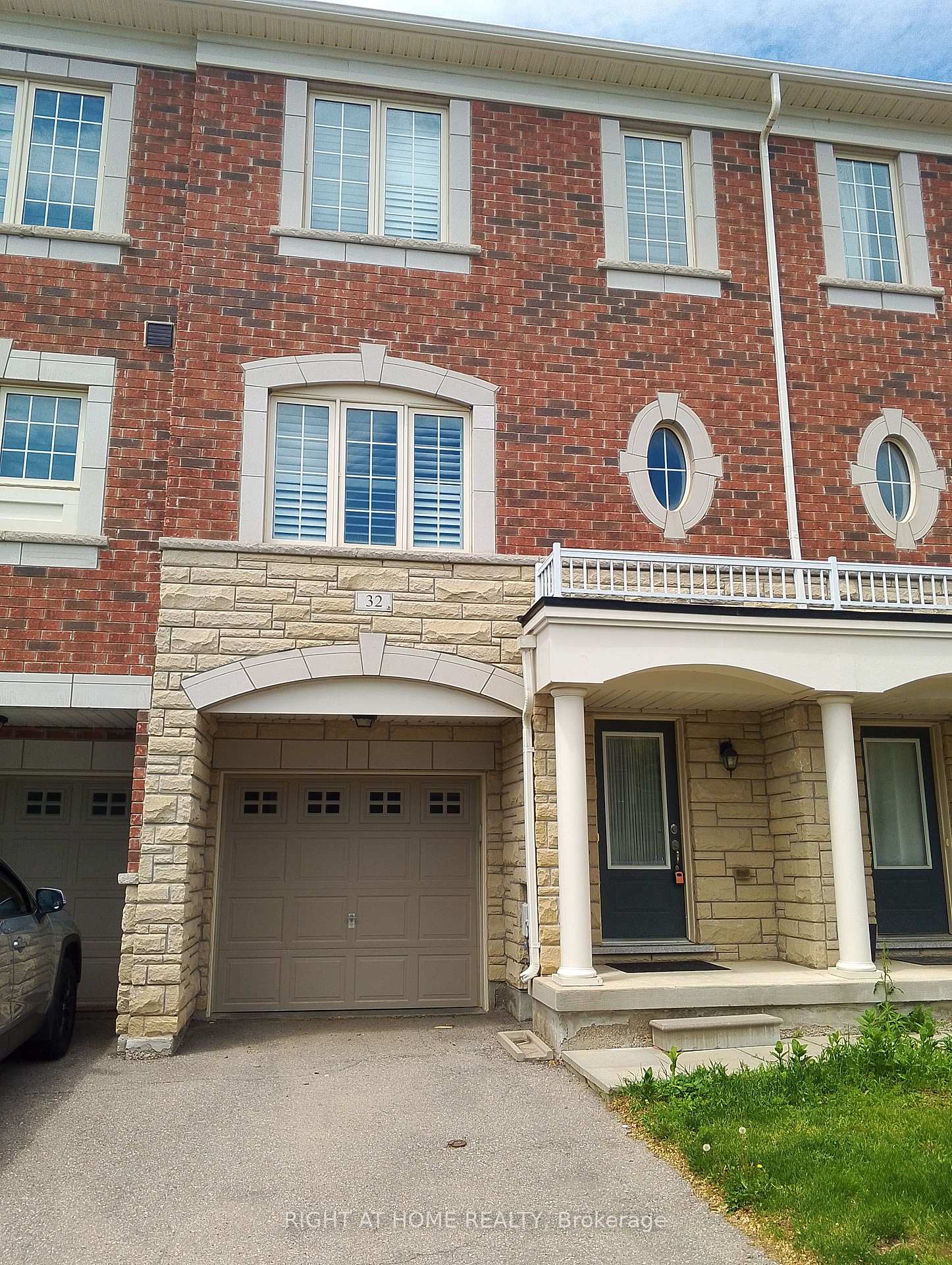 32 Aspen Hills Road Brampton Ontario Canada Rent residential Maaz Samdani Right at Home Realty, Brokerage*