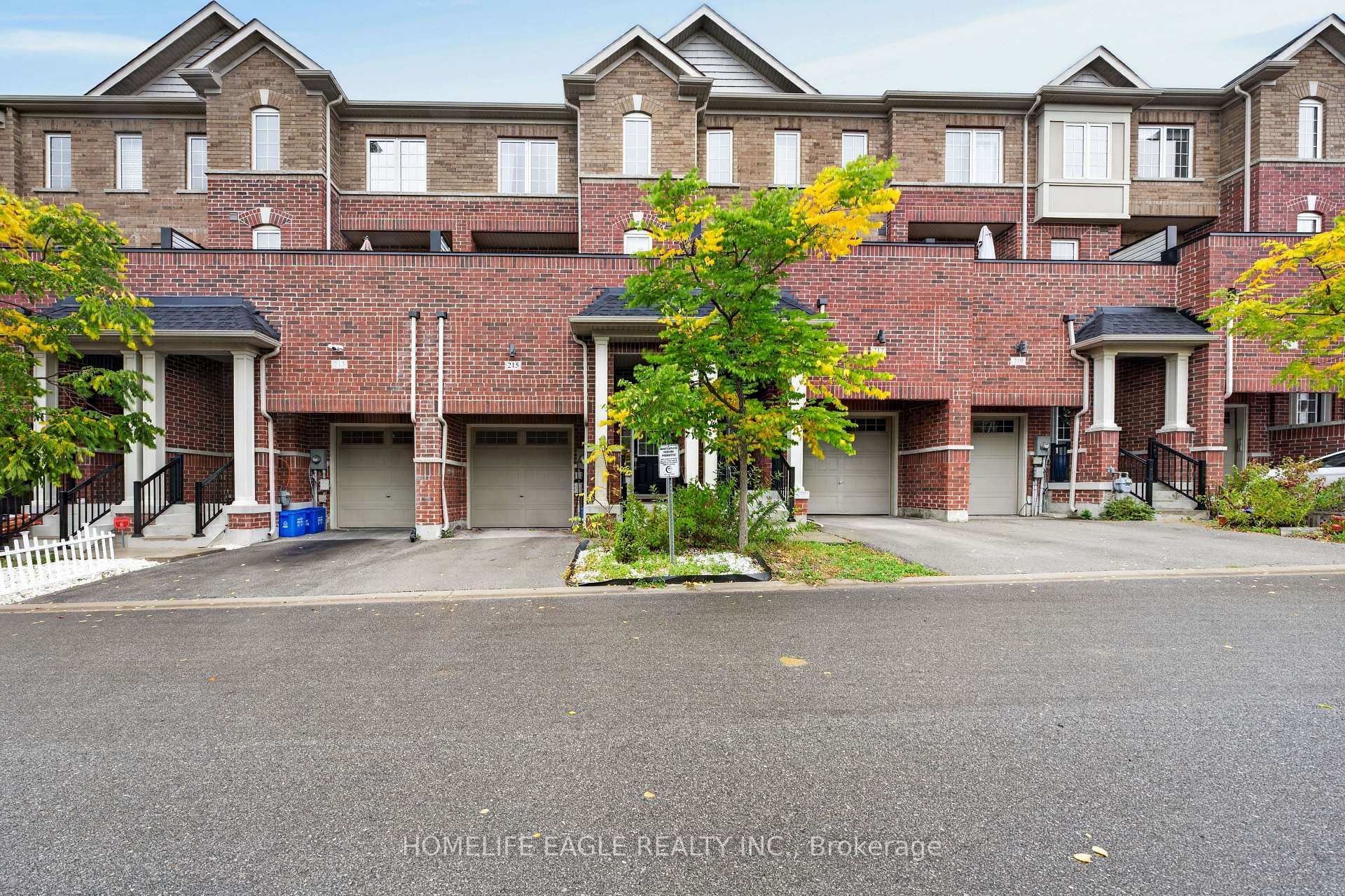 215 Harding Park Street Newmarket Ontario Canada Rent residential   HomeLife Eagle Realty Inc, Brokerage *