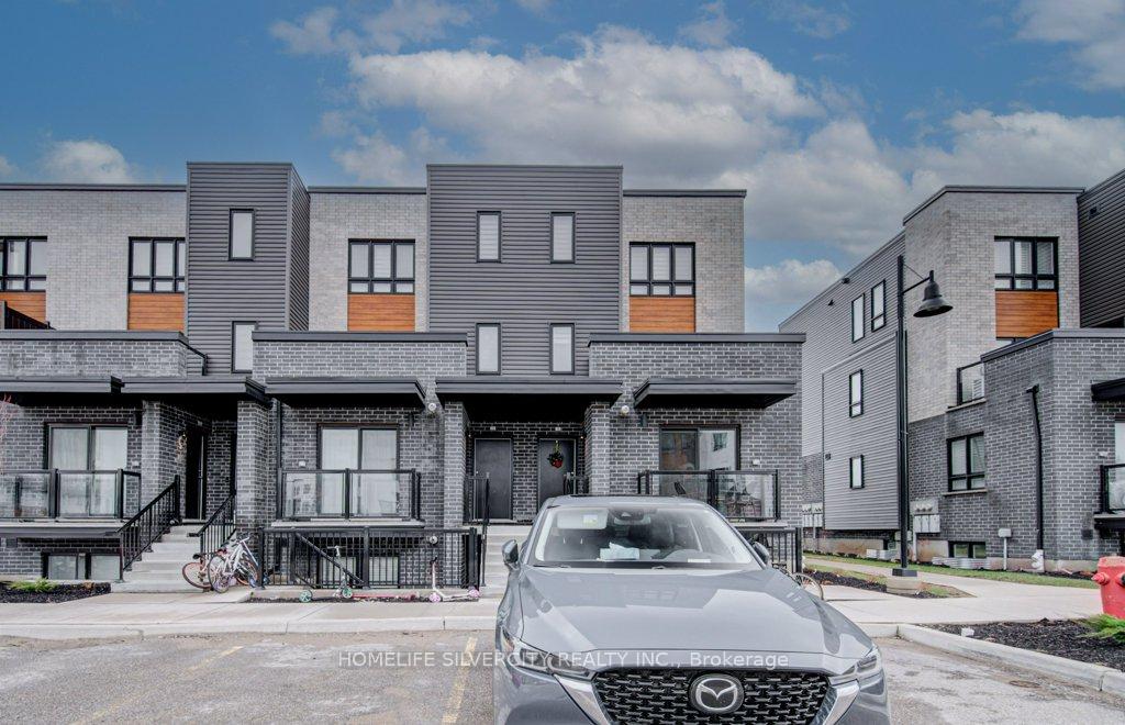 #18 - 235 Chapel Hill Drive Kitchener Ontario Canada Sale residential Jeet Singh HomeLife Silvercity Realty Inc., Brokerage *