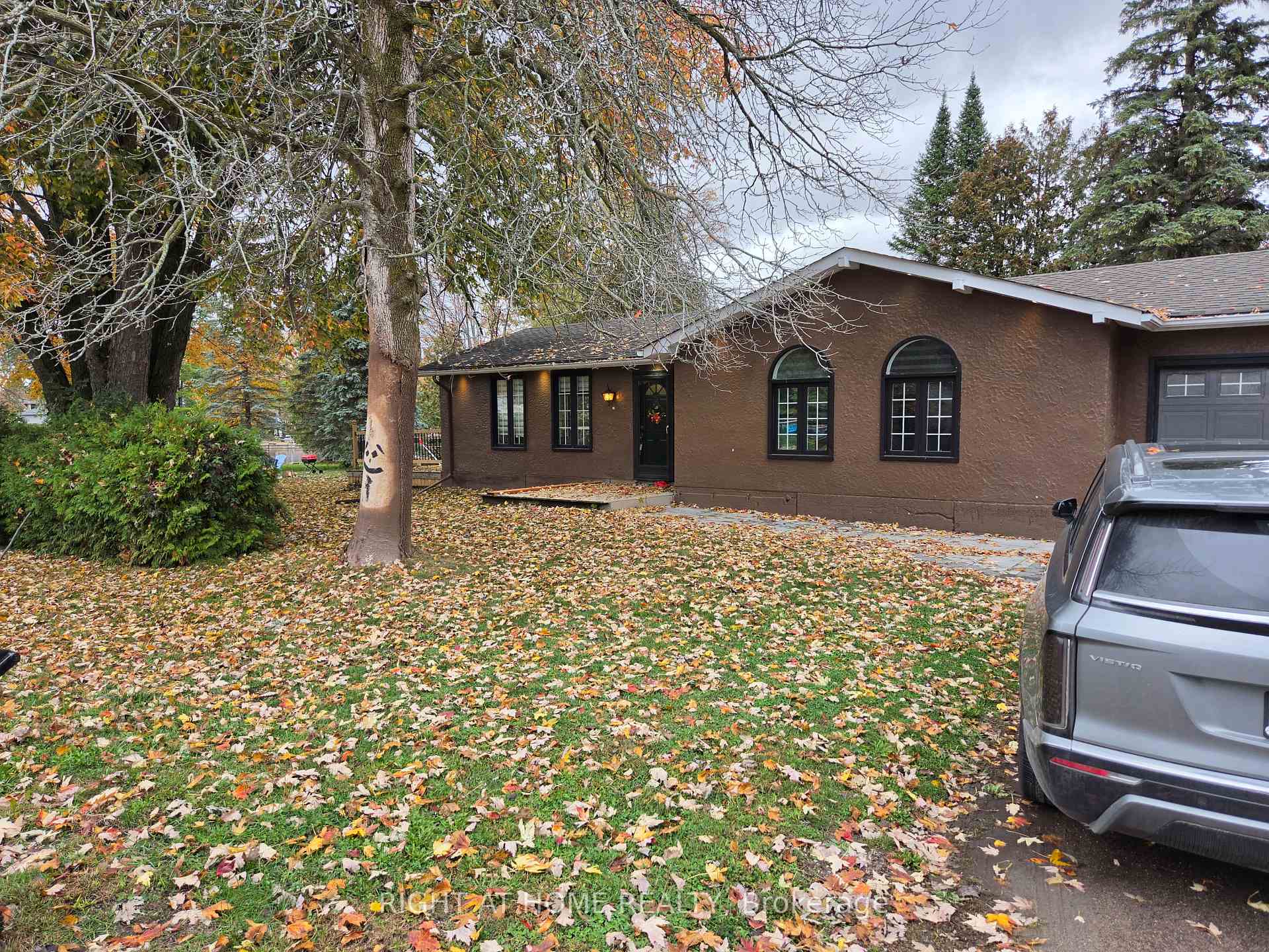 53 poplar Crescent Ramara Ontario Canada Sale residential Nadia Cawley Right at Home Realty, Brokerage*