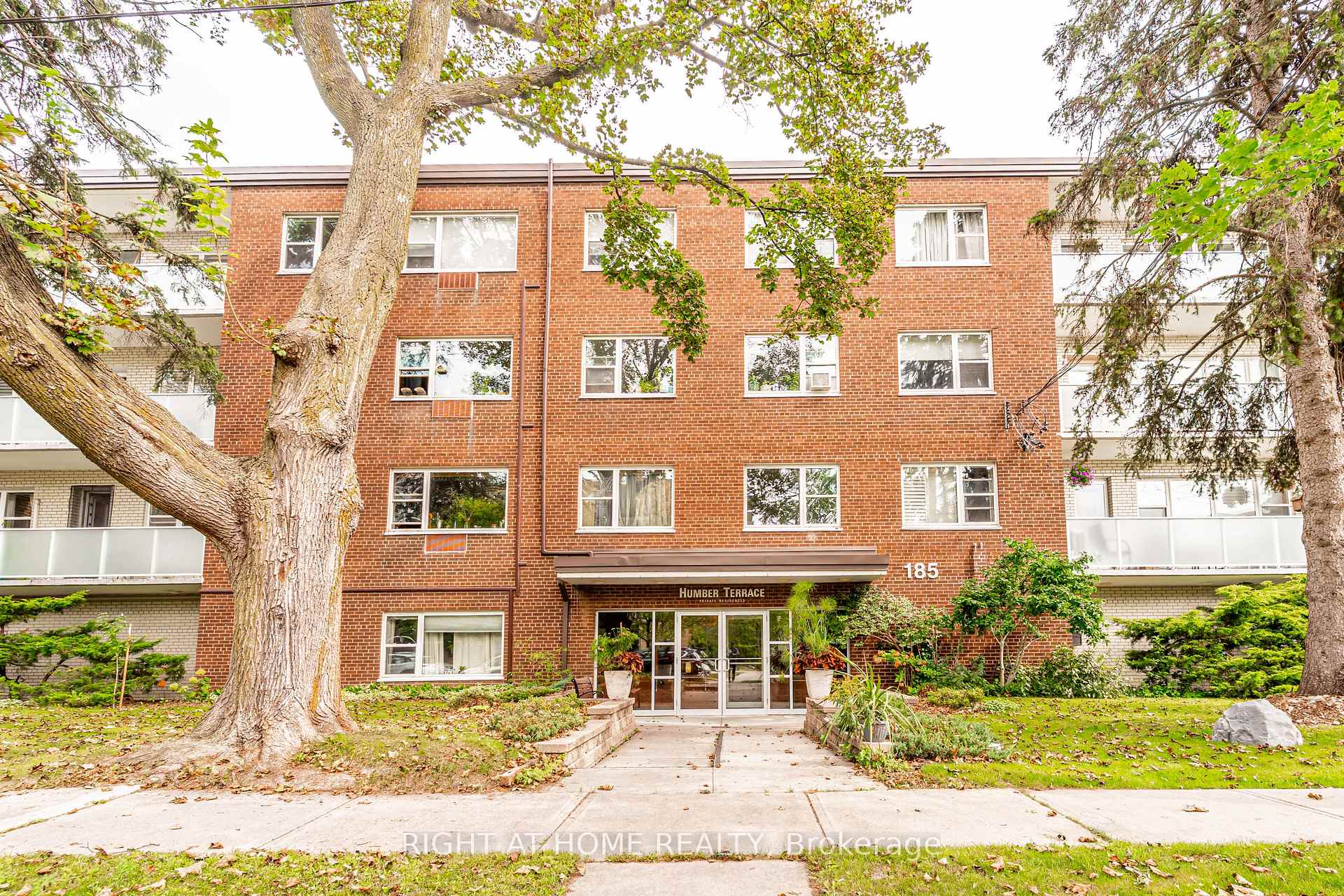 406 - 185 Stephen Drive Toronto Ontario Canada Sale residential Phil Brown Right at Home Realty, Brokerage*