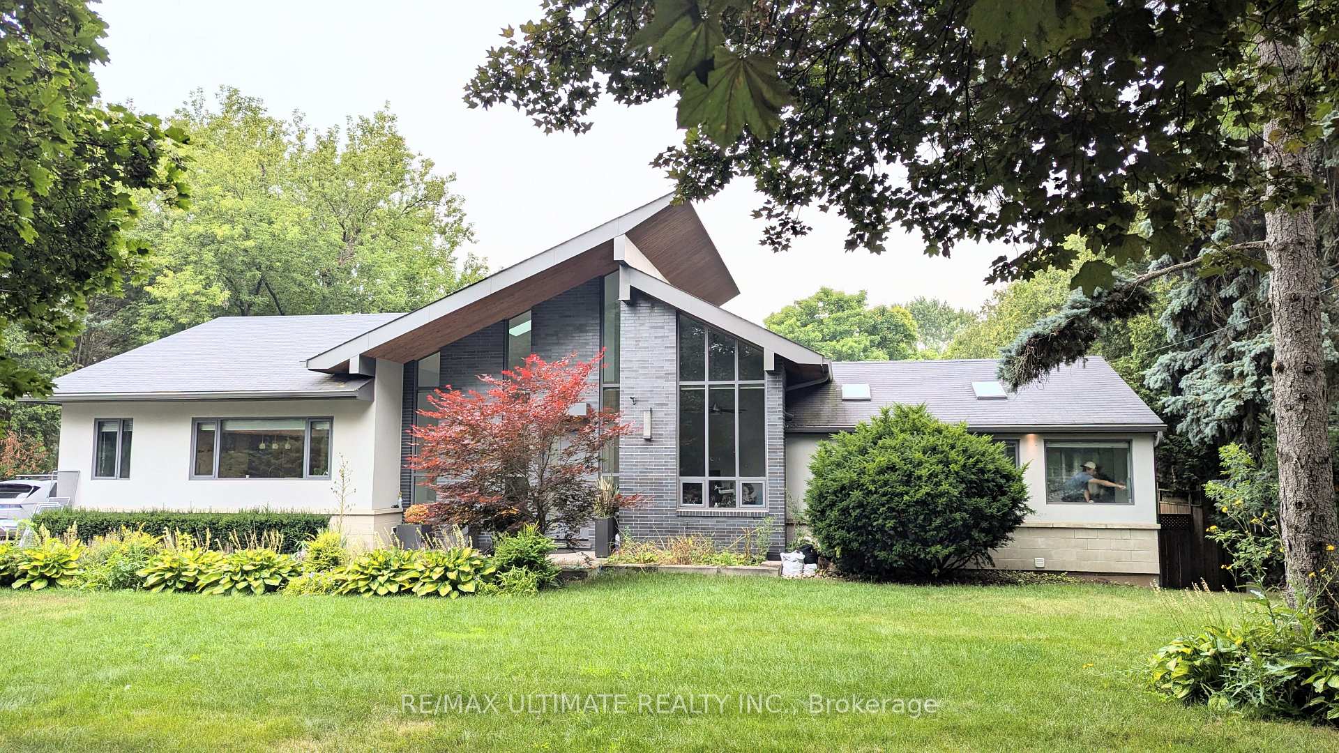 Lower - 1101 Lakeshore Road W Oakville Ontario Canada Rent residential Welcome To Realtor Doctor RE/MAX Ultimate Realty Inc., Brokerage *