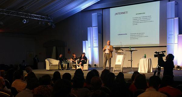 Imagen 1 de El Sistema de Bibliotecas de Chile y la Fundación acuerdan colaborar en la lectura digital