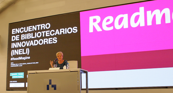 Imagen 1 de Milagros del Corral en Readmagine: el epicentro de la biblioteca es el lector