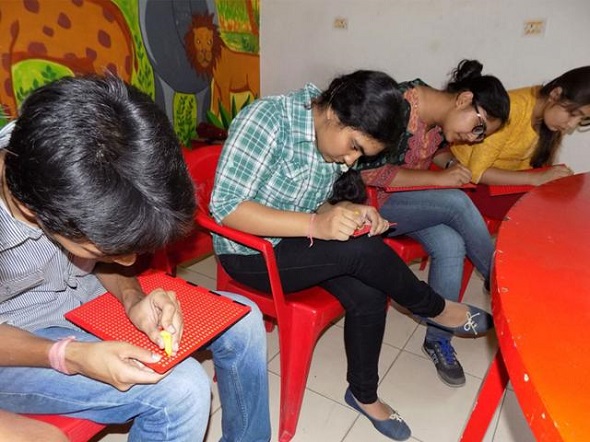 Imagen 1 de Arushi. La ong que posibilita el acceso a la lectura a todos los niños y jóvenes invidentes asiáticos
