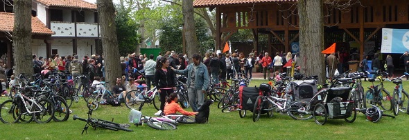 Imagen 1 de En la Red Municipal de Bibliotecas de Gijón se puede pedaLEER en bicicleta
