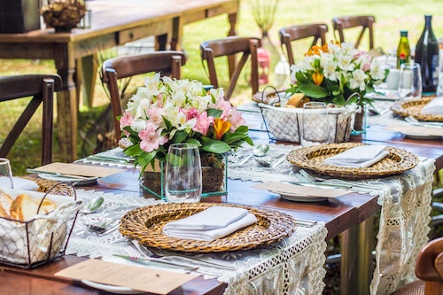 Party design 101: Outdoor table settings